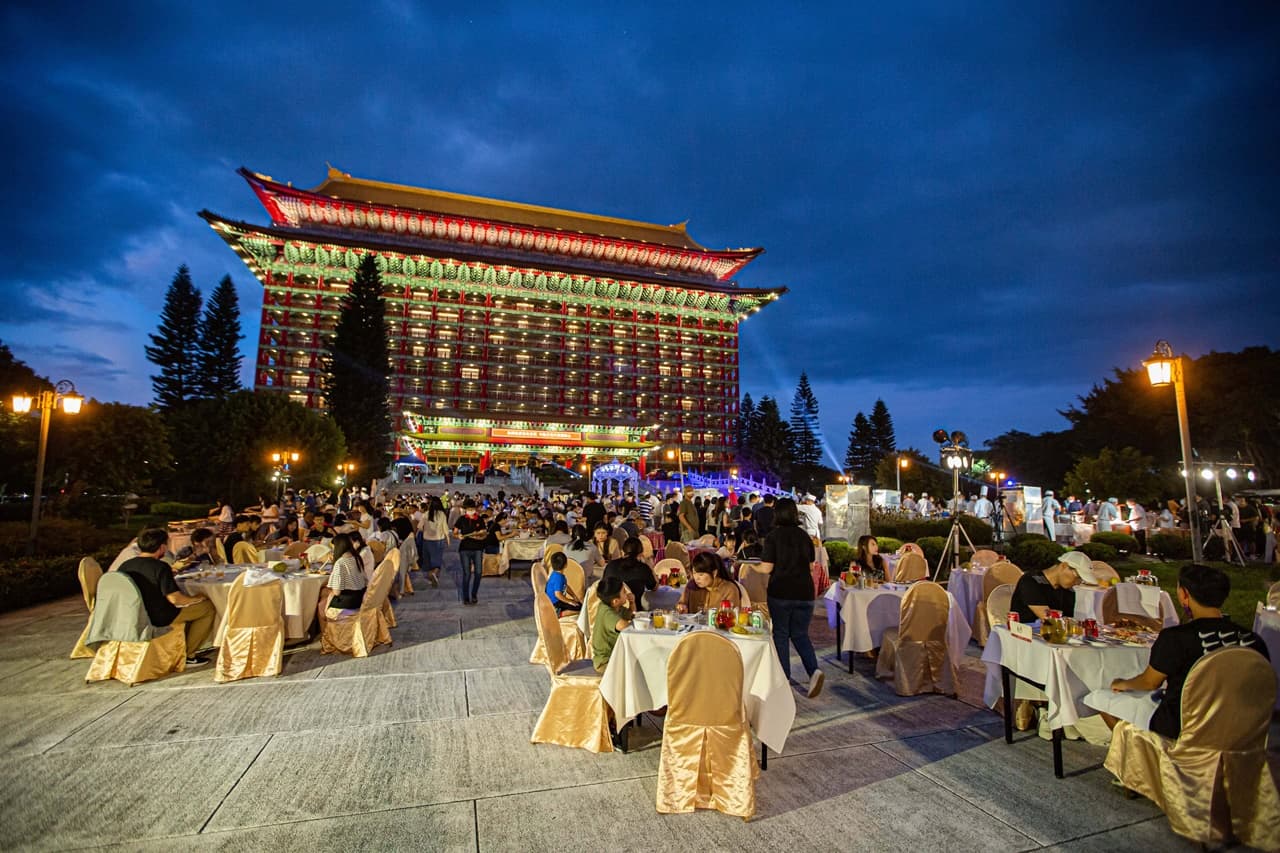 圓山五星級烤肉趴就在花園廣場舉辦。(圓山大飯店提供)