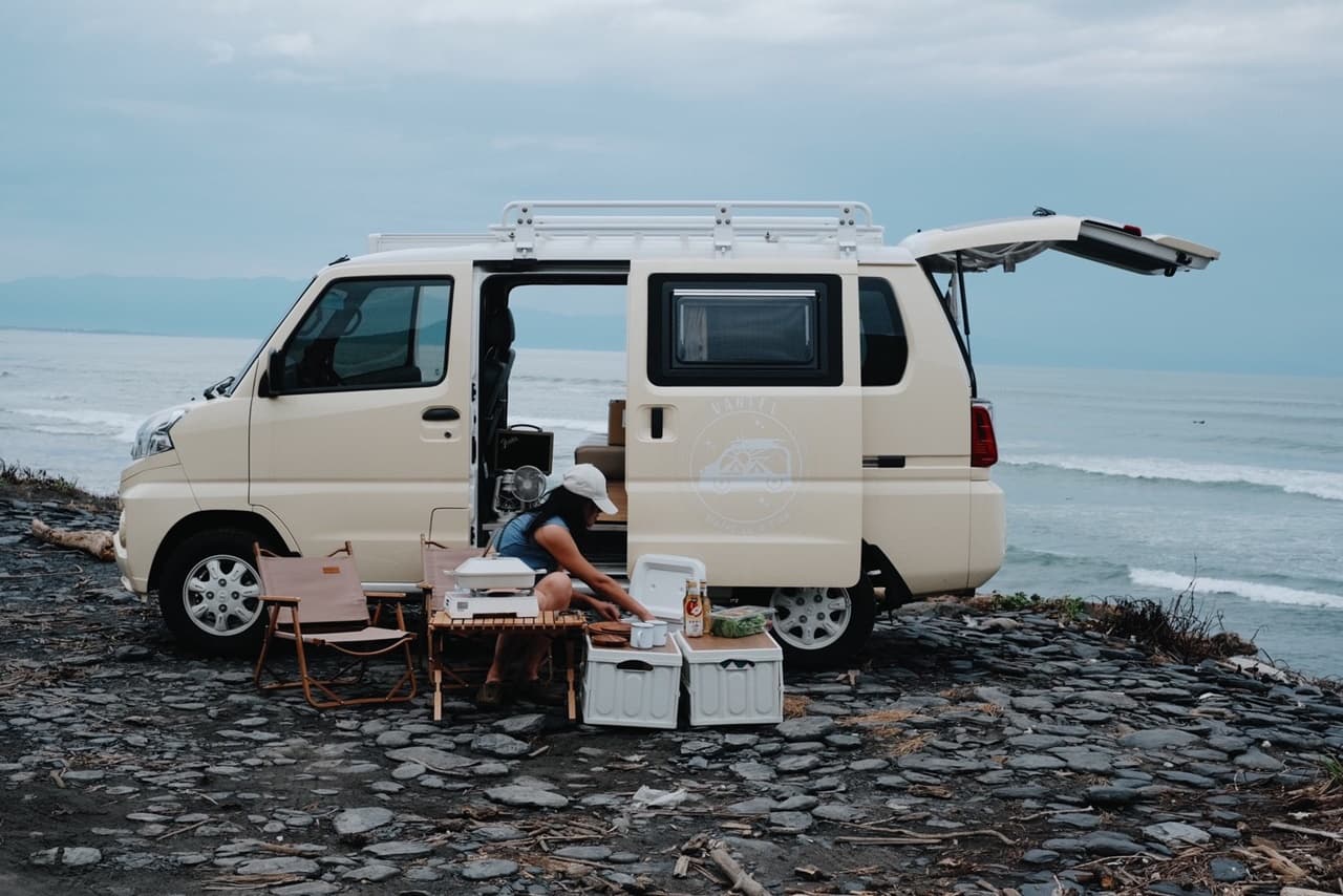 一邊駕露營車一邊野營烤肉過中秋。(雲朗觀光集團提供)