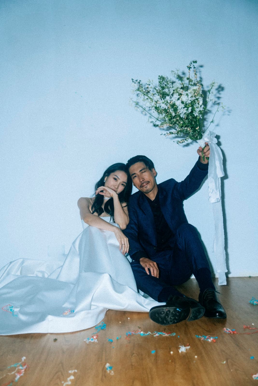 李亦捷和老公意外合拍,決定共組家庭。(李亦捷提供,婚紗:C.H Wedding、西裝:Chapeau Noir黑禮帽)