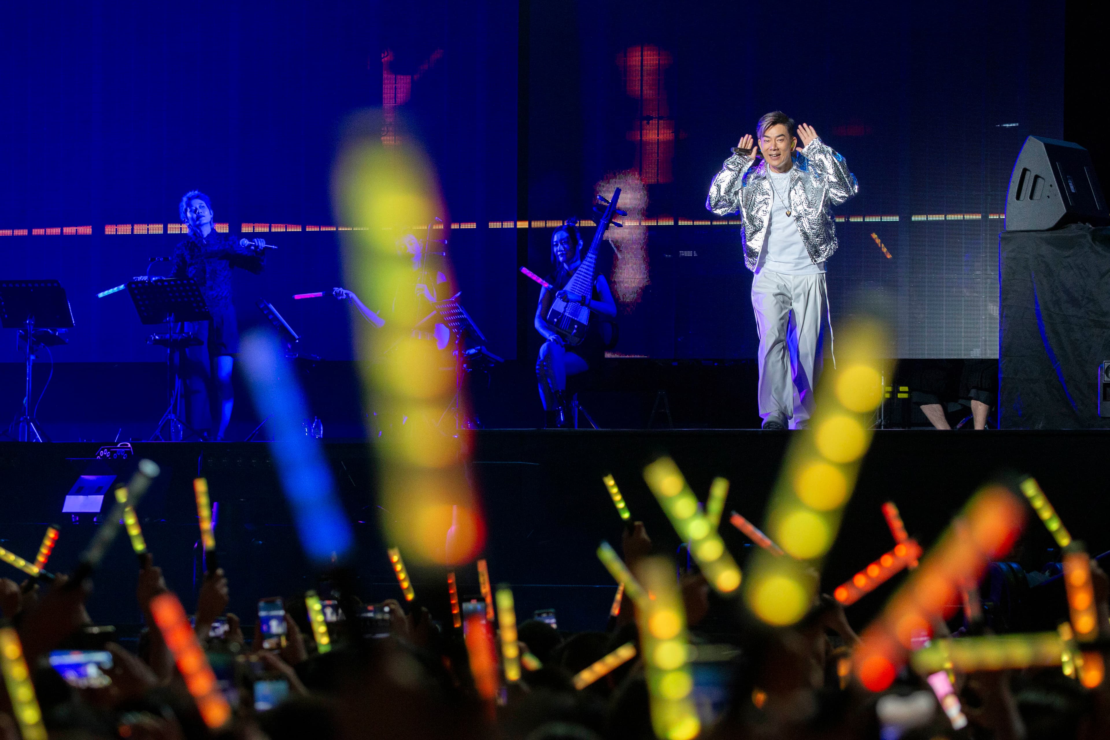 任賢齊《齊跡・在路上》每場演唱25首歌曲,粉絲首首跟唱到底。(相信音樂提供)