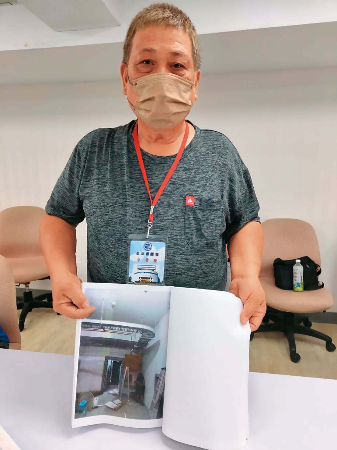 包商C先生帶工人向勁強追討工程款，卻被指是黑幫還被提告恐嚇。