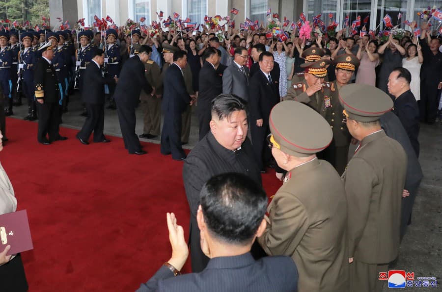 朝中社證實,金正恩週日下午搭乘列車前往俄羅斯。(翻攝自朝中社官網)