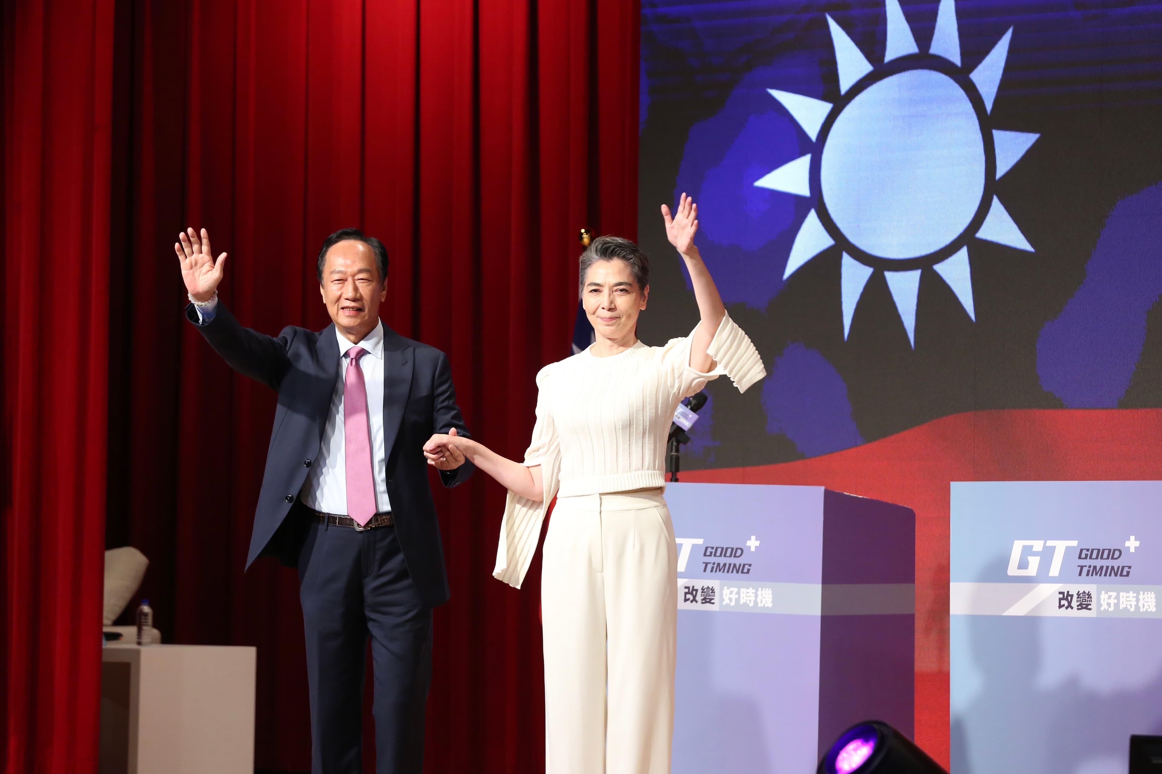 欲連署參選2024總統大選的鴻海集團創辦人郭台銘今公布副手人選,由資深藝人、飾演台劇《人選之人-造浪者》中總統一角的賴佩霞任其搭檔。