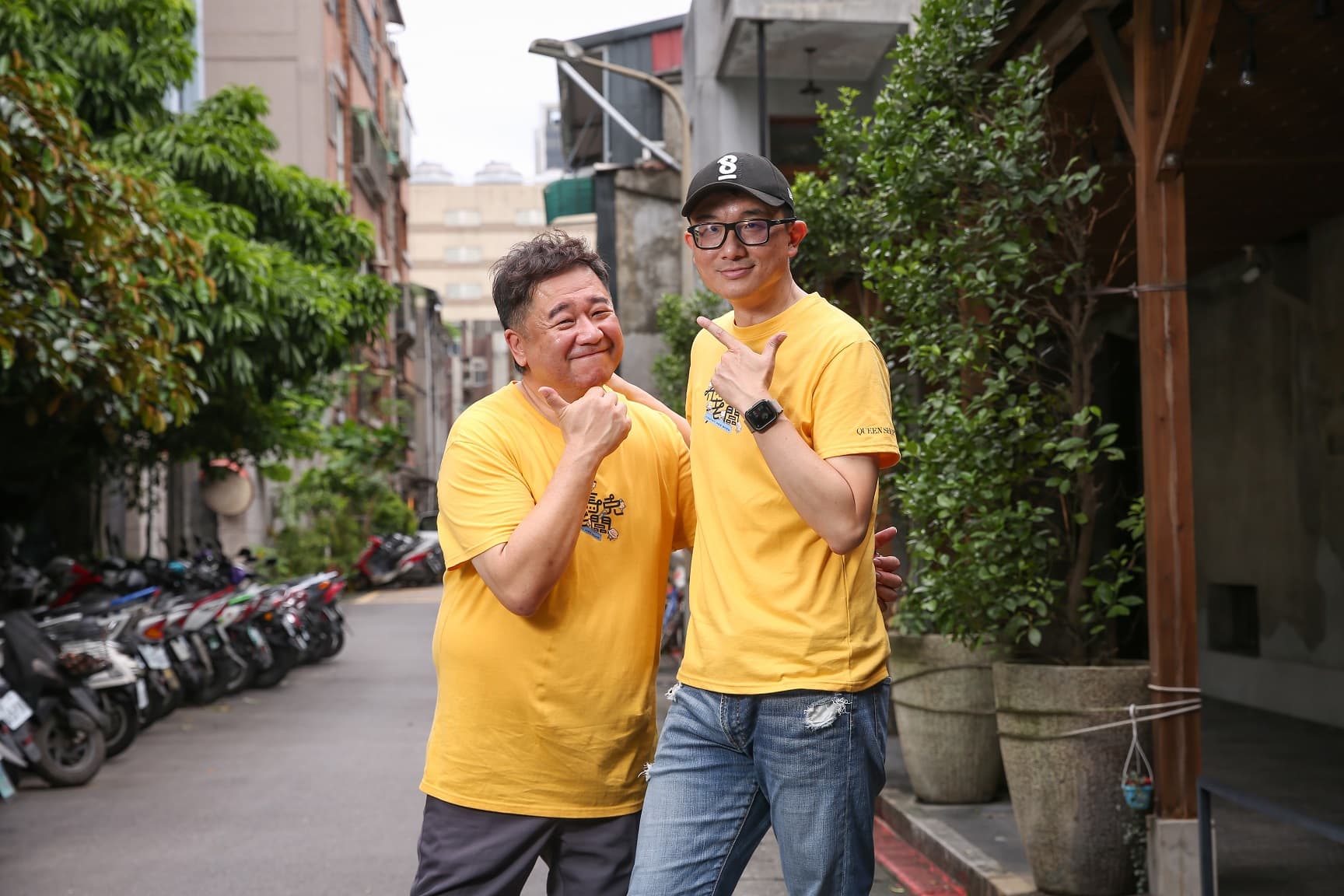 《我是馬克》作者馬克(右)開心與導演瞿友寧(左)合作,將漫畫搬上大銀幕。