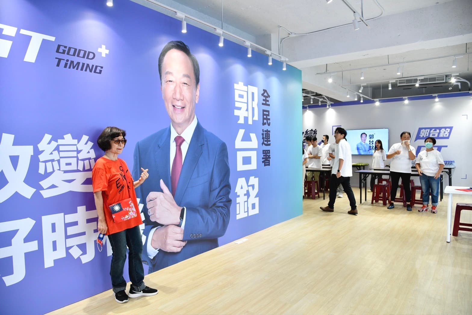 郭賴配於北市忠孝東路的台北連署總站今天開張,黃士修表示最快明天就能開放連署。