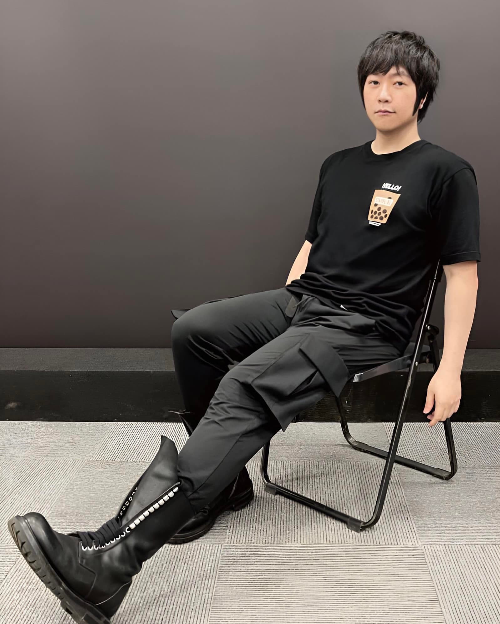阿信近年推出自己設計的系列表達個人概念。(翻攝阿信臉書)