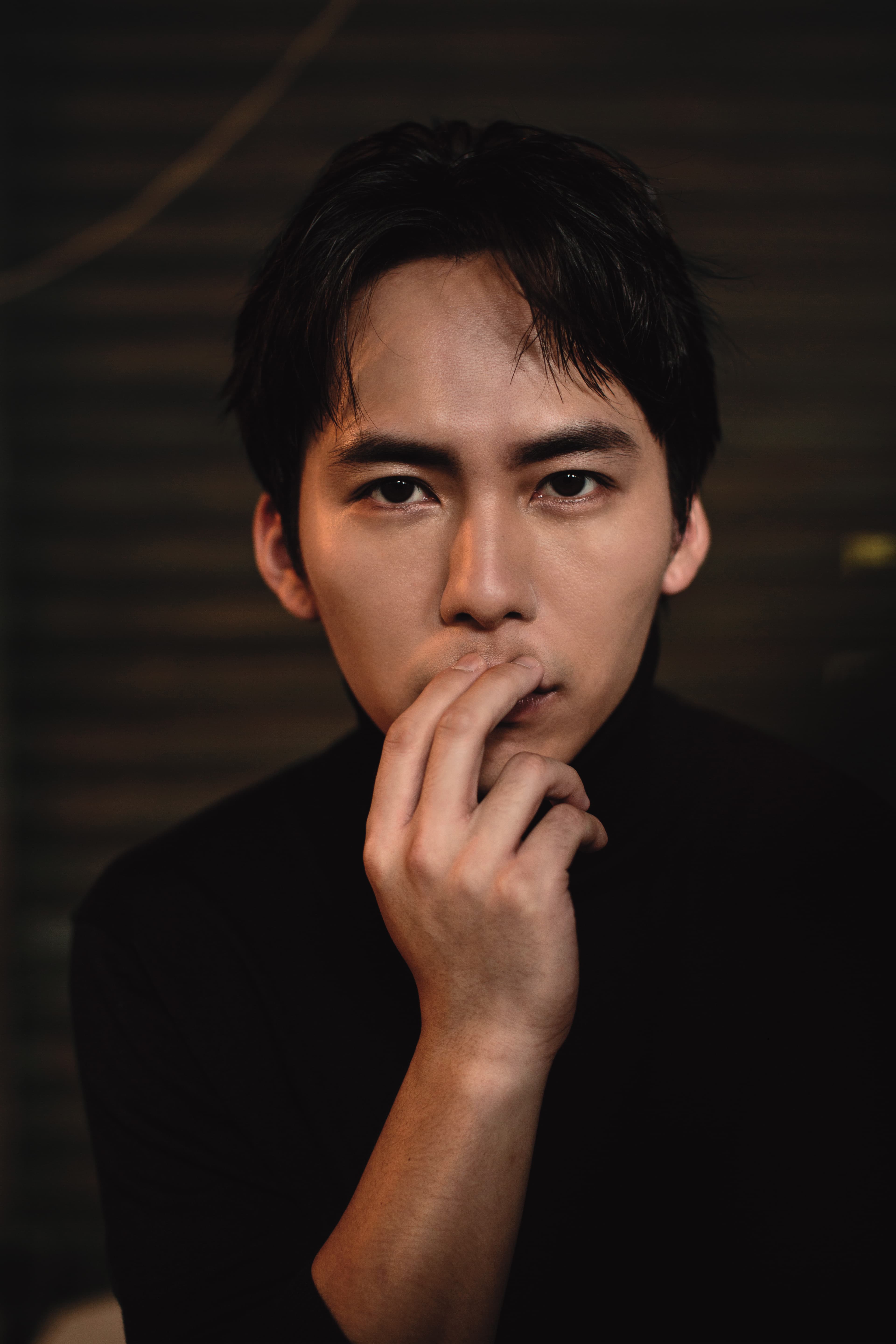 觀眾一直被演出的戲劇所誤導, 認為巫建和本人應該就是那樣, 但那都不是他。