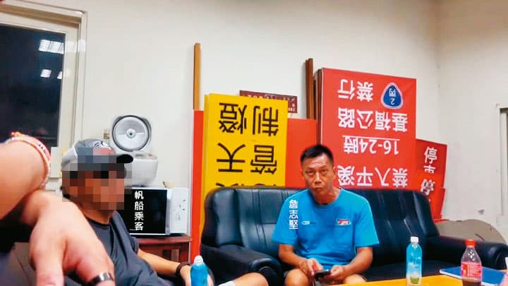 詹志堅酒駕肇事卻倍受禮遇,還被警方帶進備勤室休息。(讀者提供)