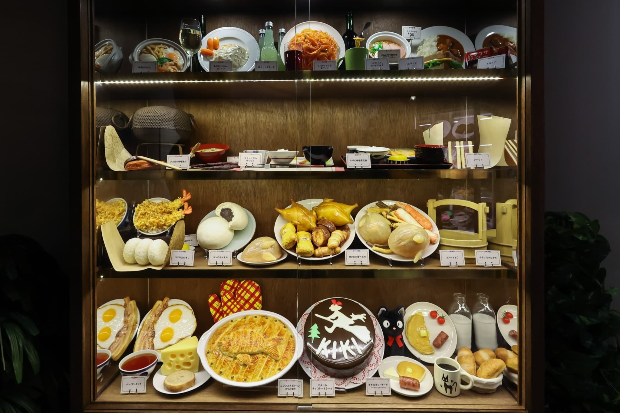 吉卜力動畫中出現的美食在展覽中被製成模型展出。(甲上娛樂提供)