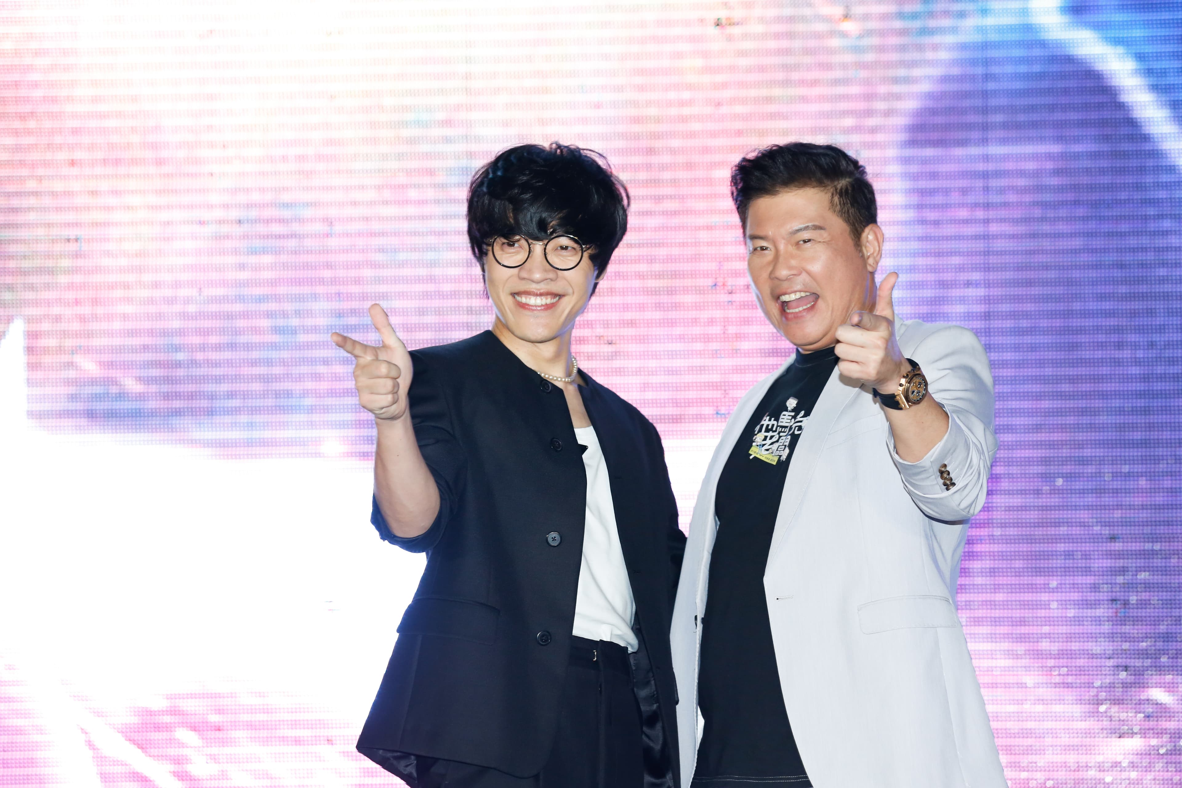 曾國城(右)透露兒子觀影後感動也催淚,盧廣仲(左)也有不少粉絲搶先為口碑場貢獻票房。