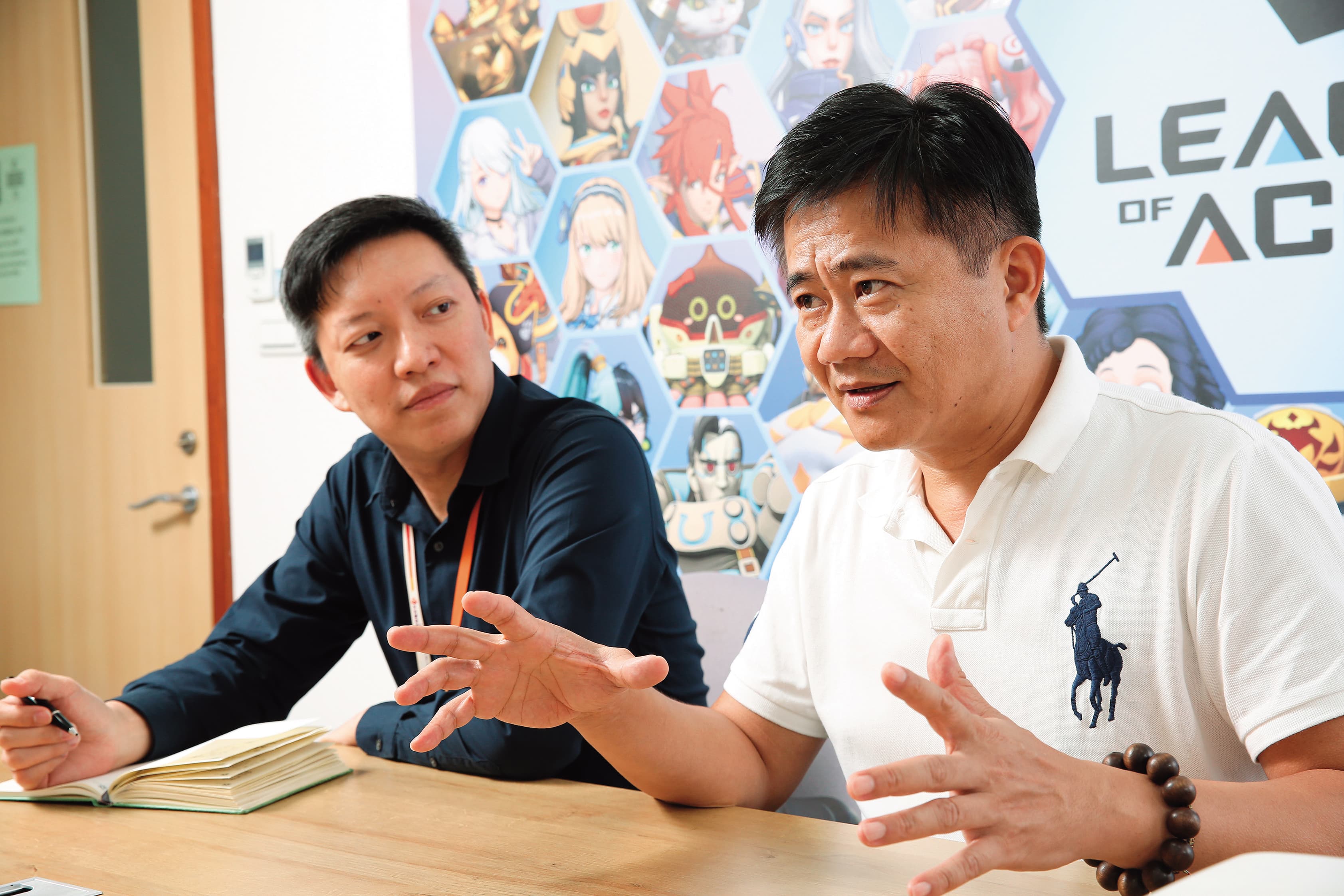 洪英超(右)透露遊戲將融入Web3概念,林志帆(左)表示相關的「紙娃娃系統」正在開發中。