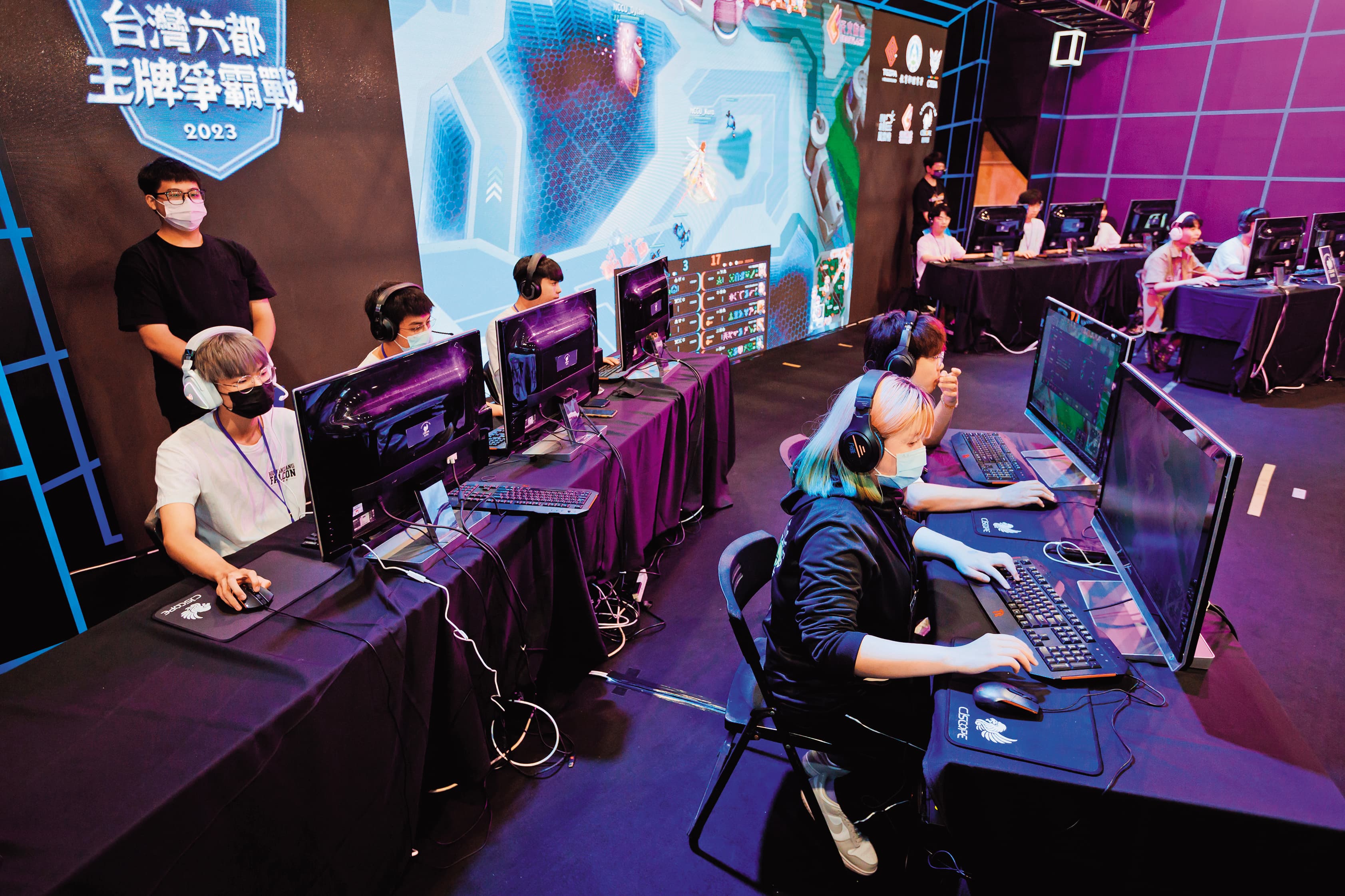 弘光科大代表隊「弘光獵鷹」從6所校園電競隊脫穎而出,奪下《G9:League of Aces》台灣六都王牌爭霸戰冠軍。(天火數位提供)