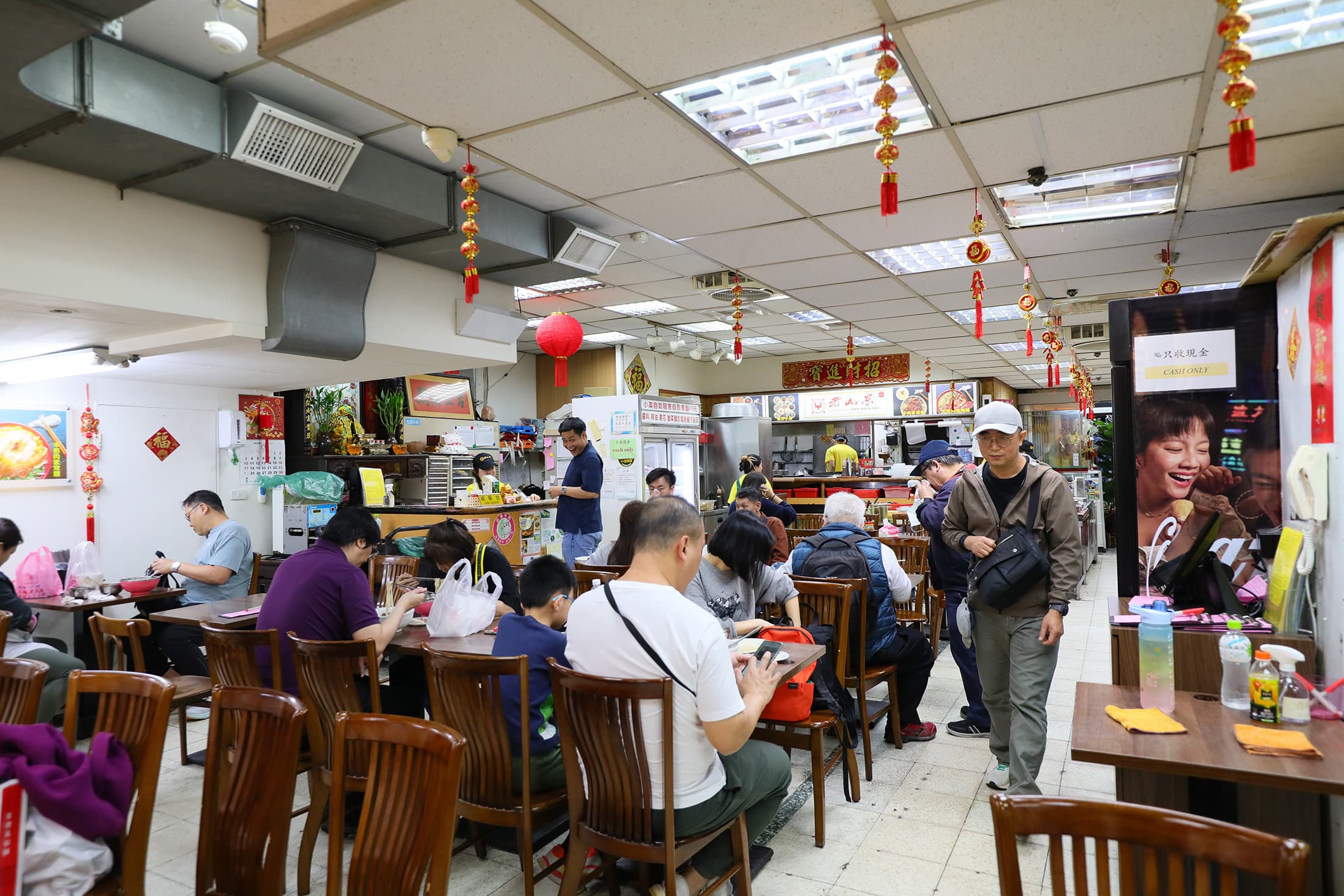 老山東座位數非常多,而且翻桌率快,雖然偶爾需要排隊,但等候時間不長。