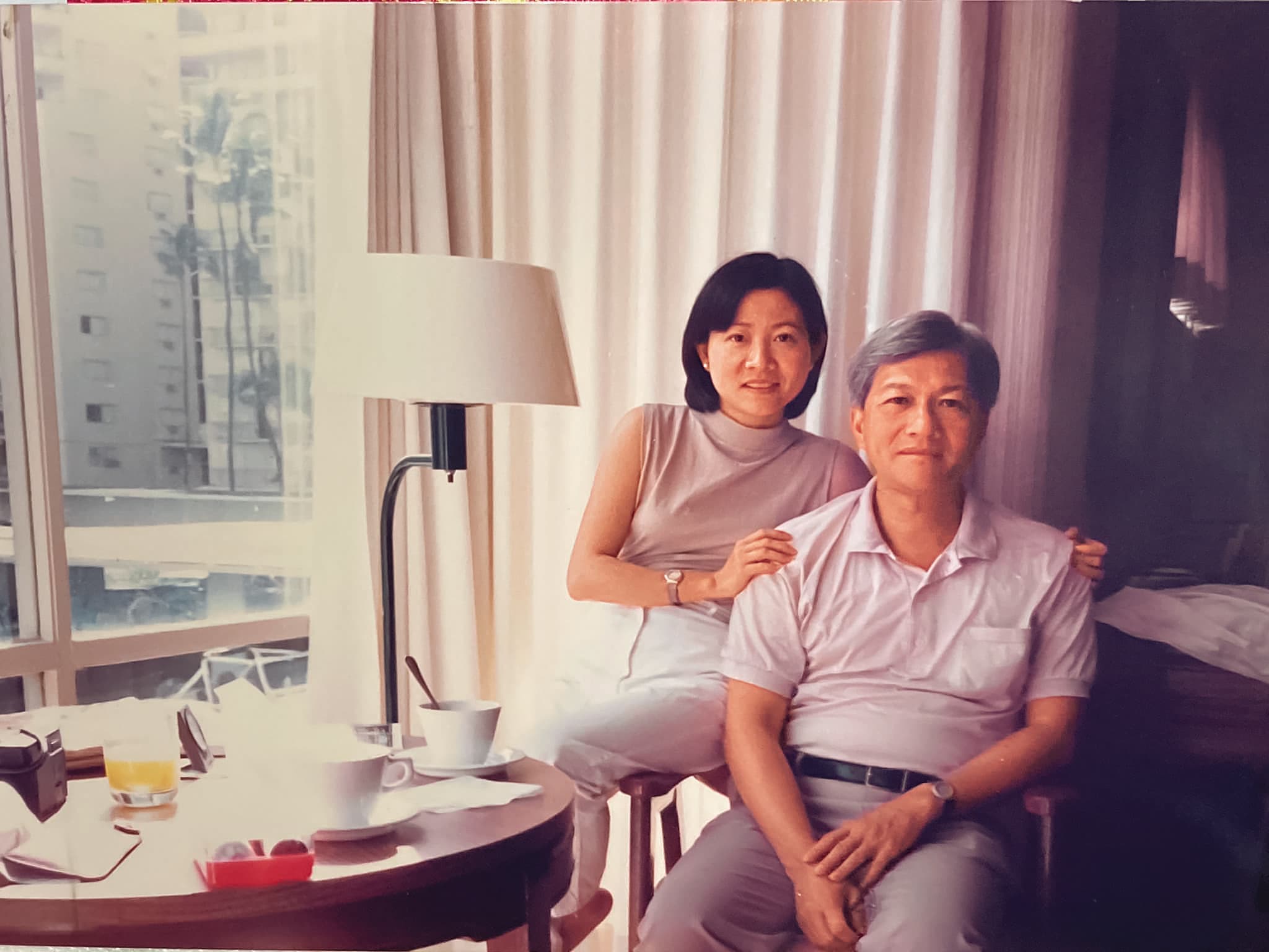 邱近思自稱與李怡婚外情,在香港共事時曾交往。(翻攝邱近思臉書)