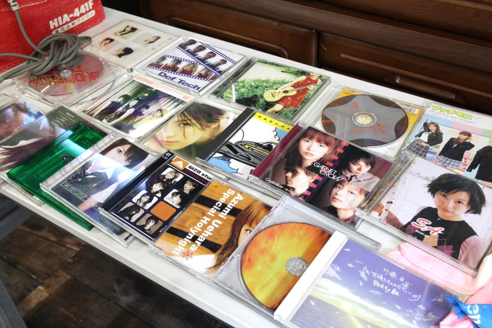 市集中有許多卡帶、CD,對於許多人來說也算是時代的眼淚了。