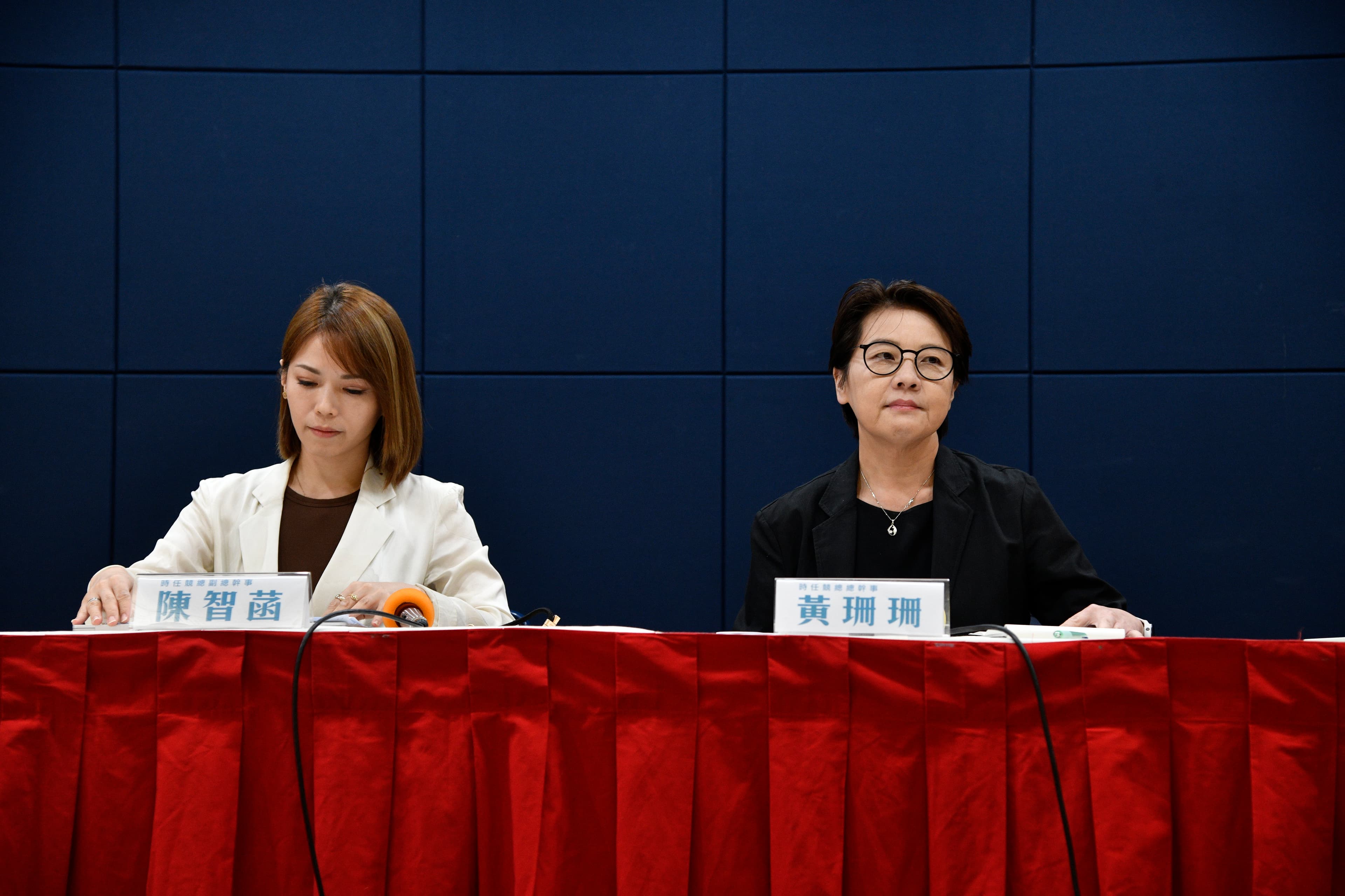 民眾黨昨（19日）下午舉行首場查帳進度記者會，黃珊珊及陳智菡出面主持。