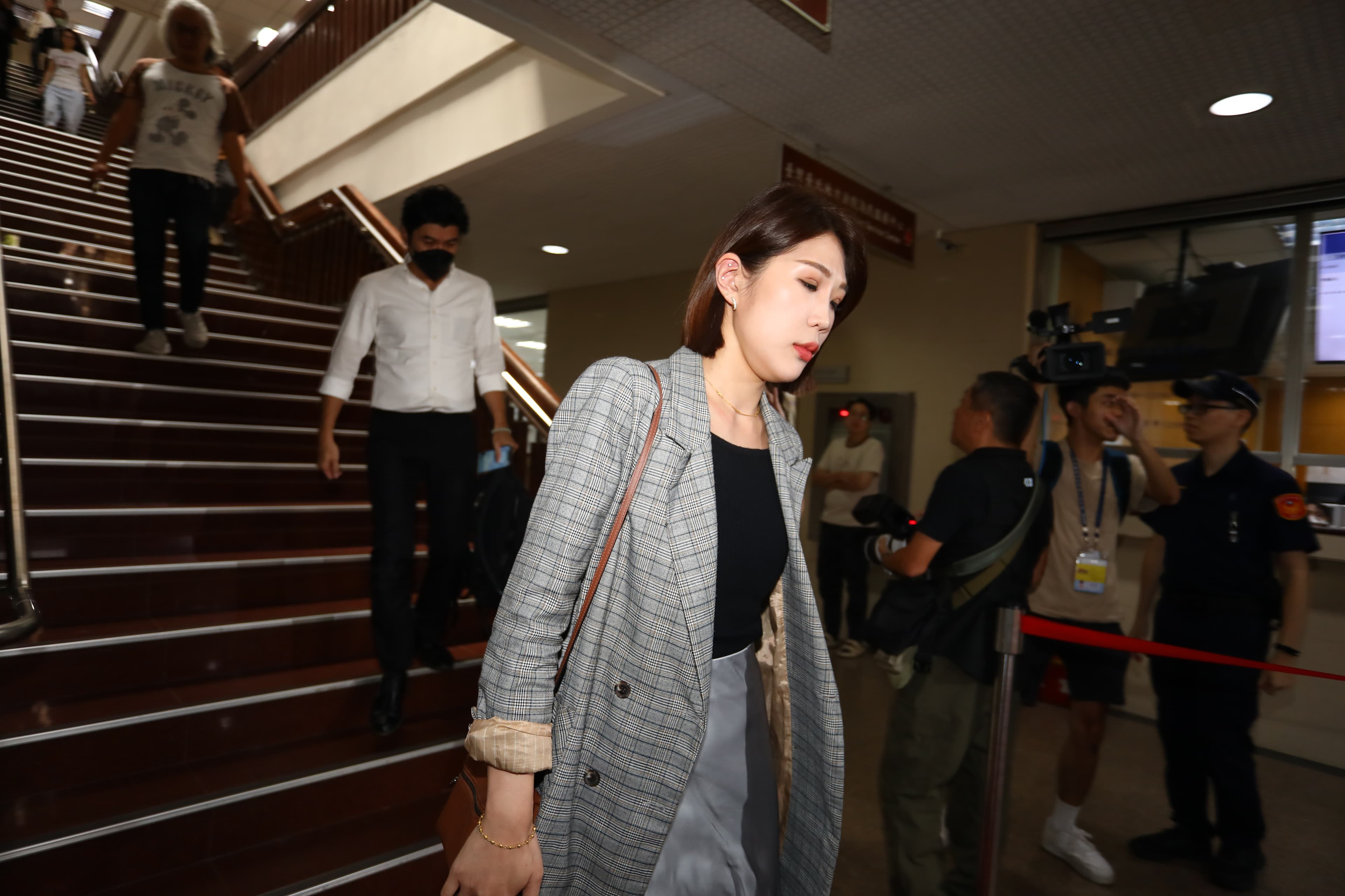 《三立新聞》女記者馬郁雯今日遭北檢以證人身分傳喚,調查是否有人洩密。