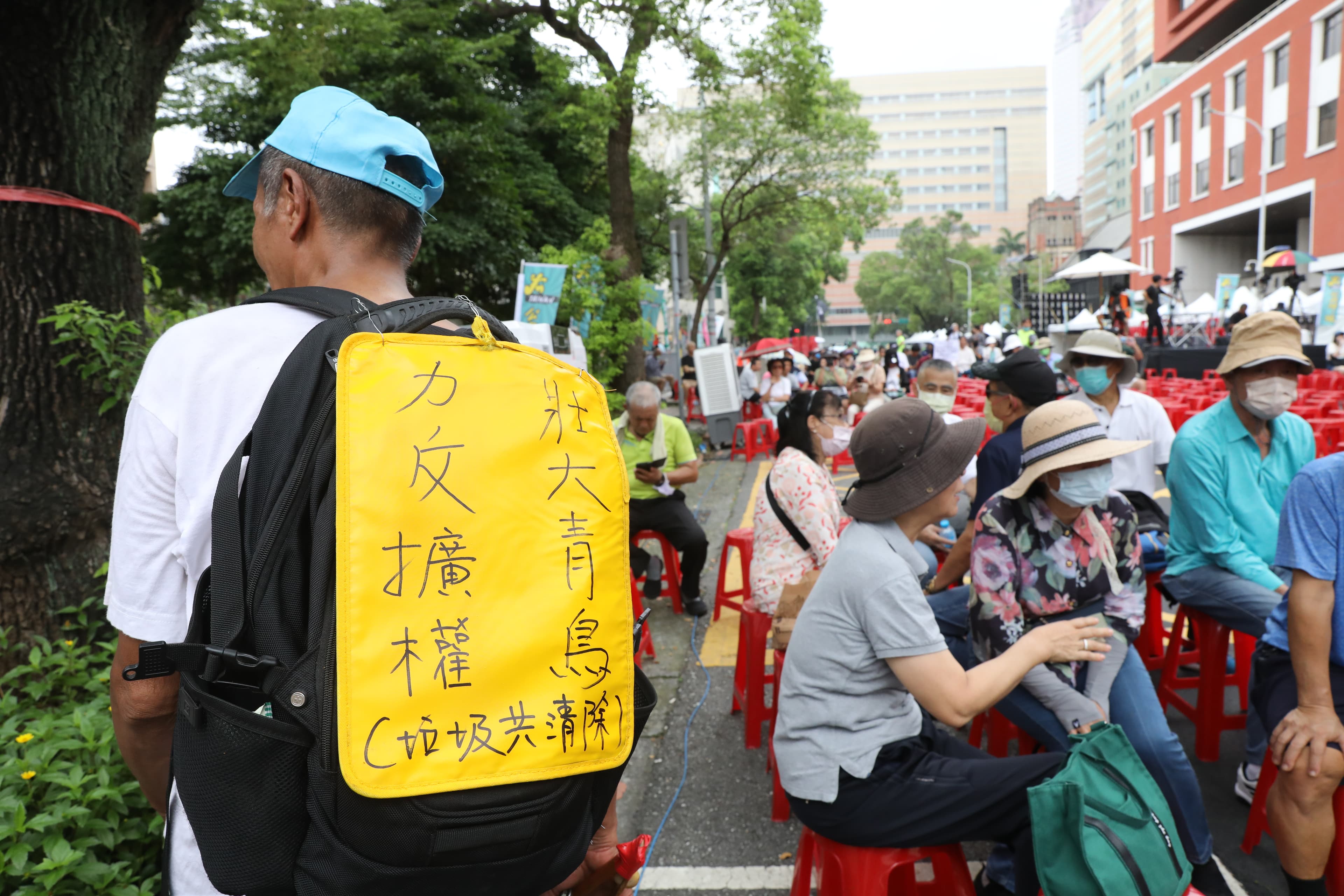 青鳥行動自19日起就在立法院外聚集表態反擴權修法。