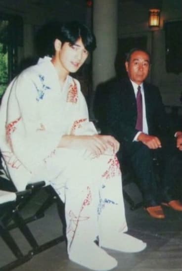 金城武長大後與父親像朋友一般相處,感情融洽。(翻攝微博)