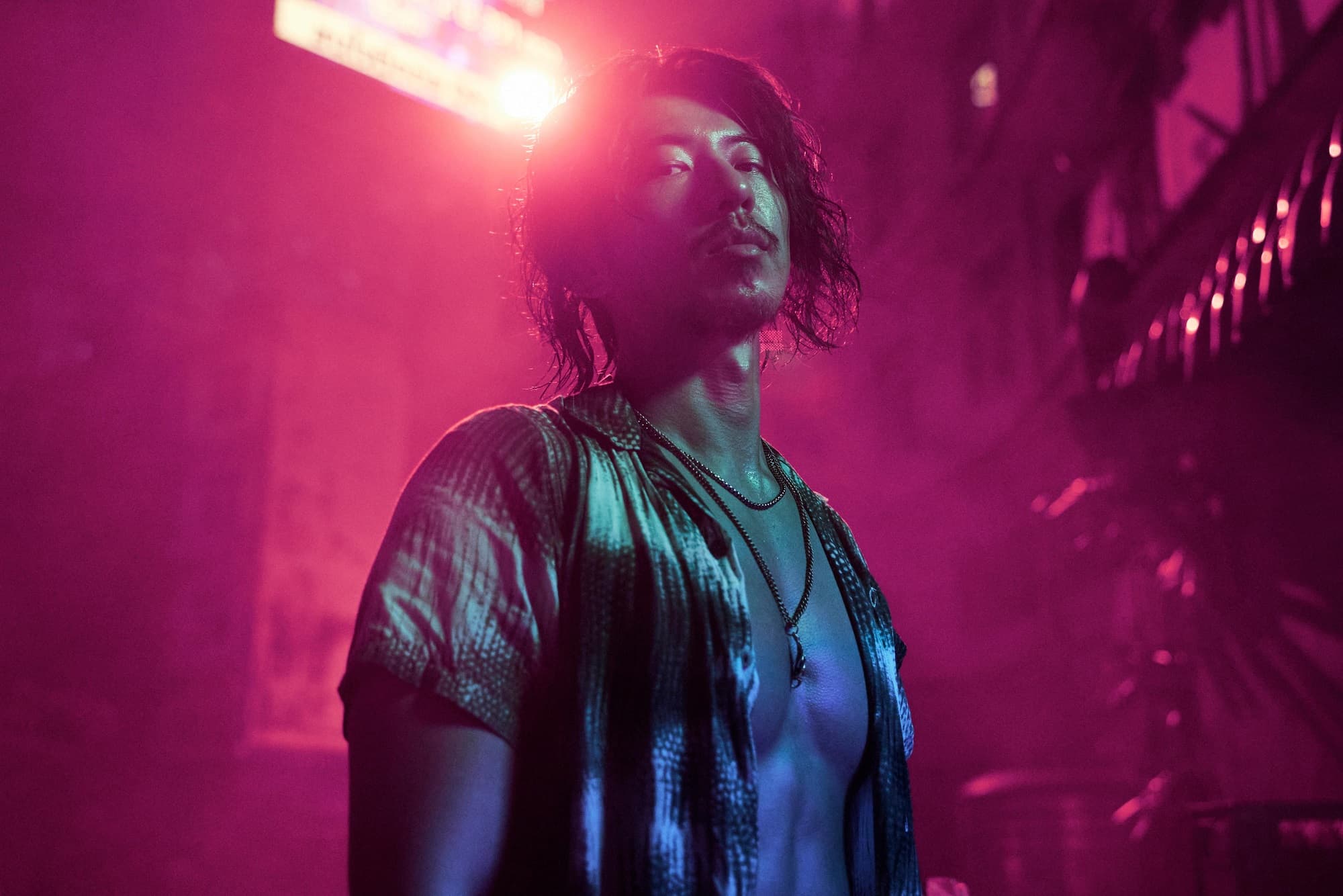 傅孟柏挑戰極惡反派詐騙案首腦。(Netflix提供)