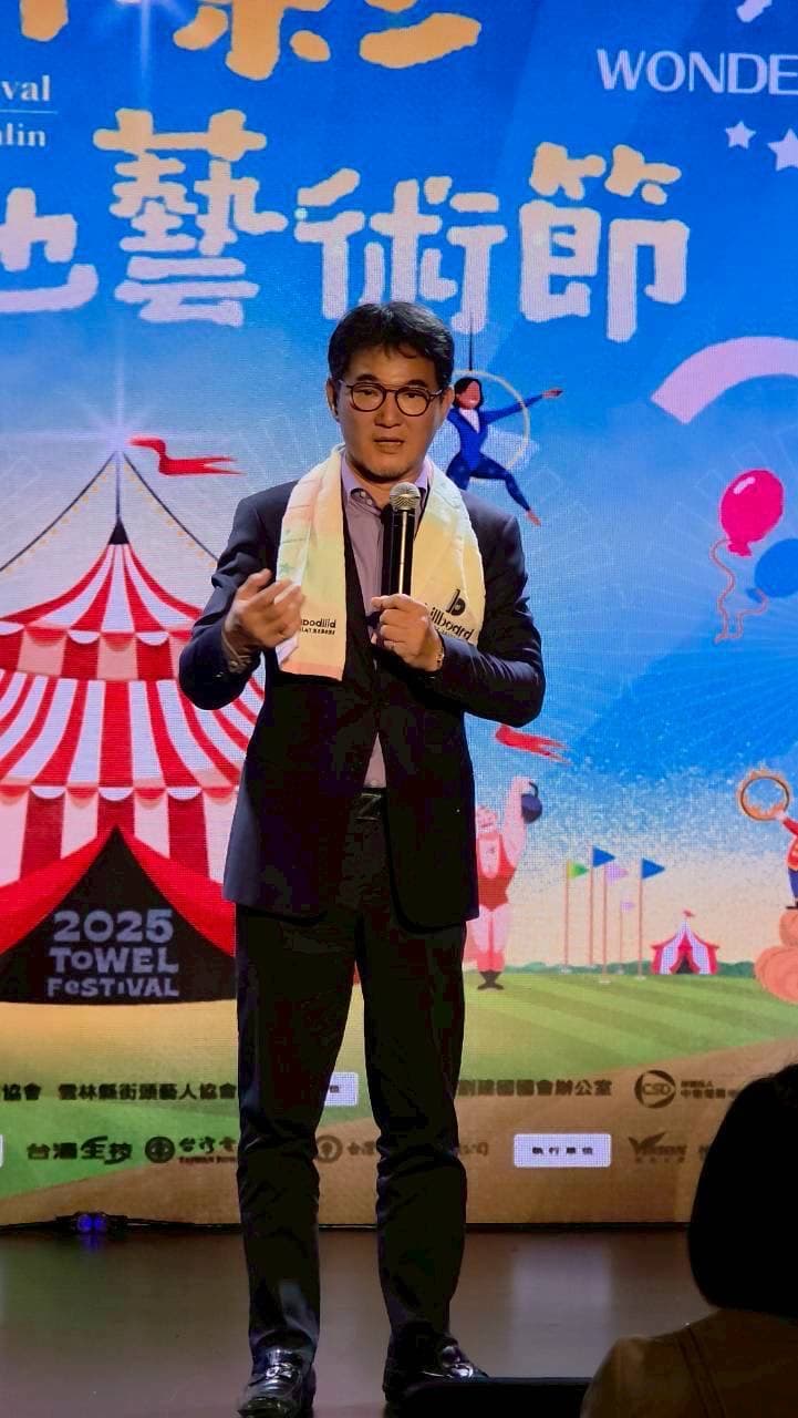 立委劉建國促成毛巾科技協會此次與四大重要企業/團體完成合作意向媒合,現場進行MOU簽署儀式。(雲林縣毛巾產業科技發展協會提供)