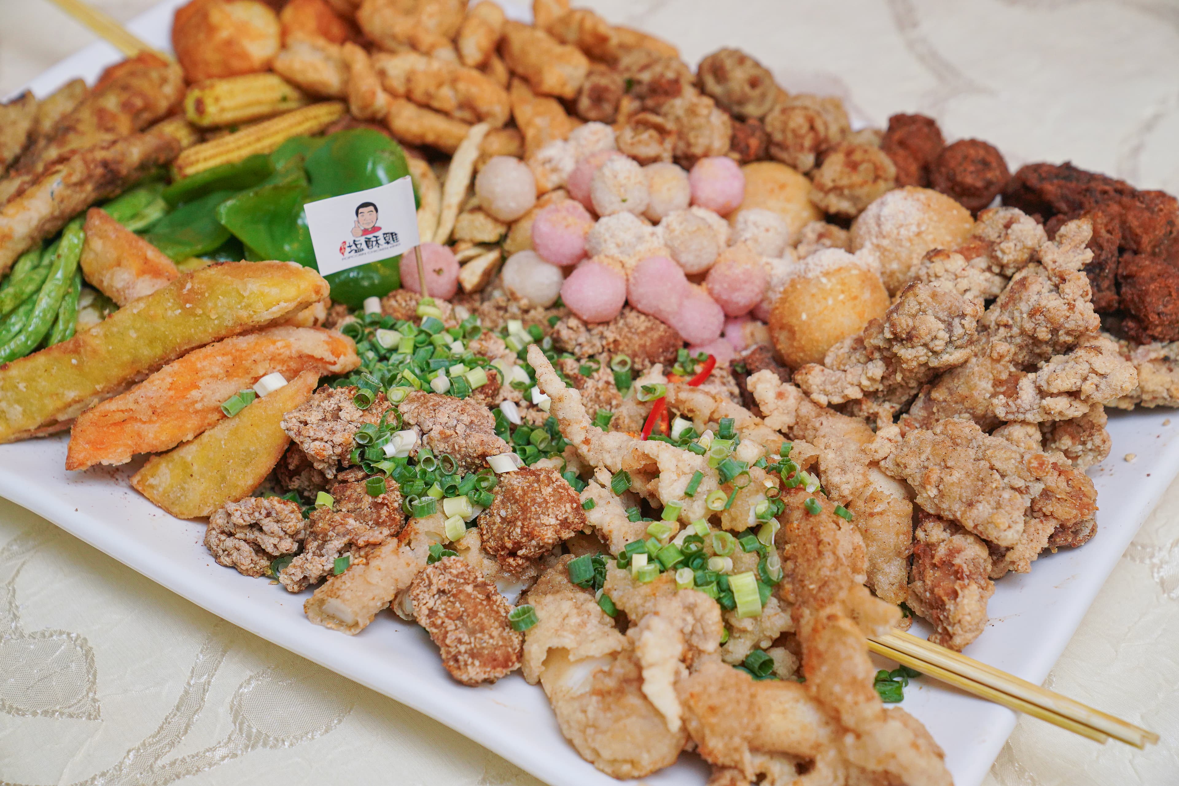 台灣鹽酥雞的炸物琳瑯滿目,網友說是鹽酥雞界的天花板。