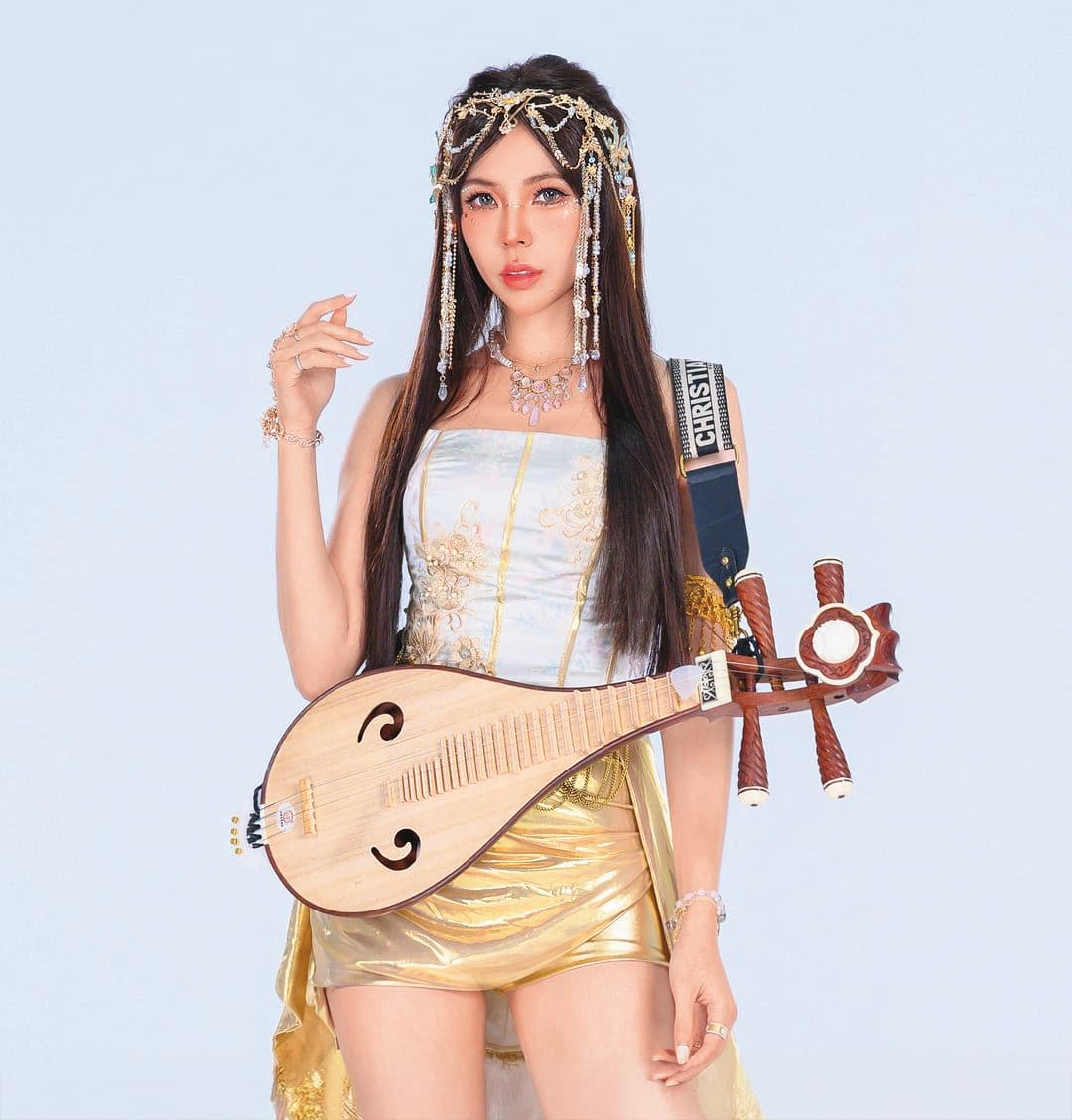 Liz是「天選THE CHOSENs」樂團的團長,以「國風電音」風格而聞名。(翻攝自Liz IG)Liz是「天選THE CHOSENs」樂團的團長,以「國風電音」風格而聞名。(翻攝自Liz IG)