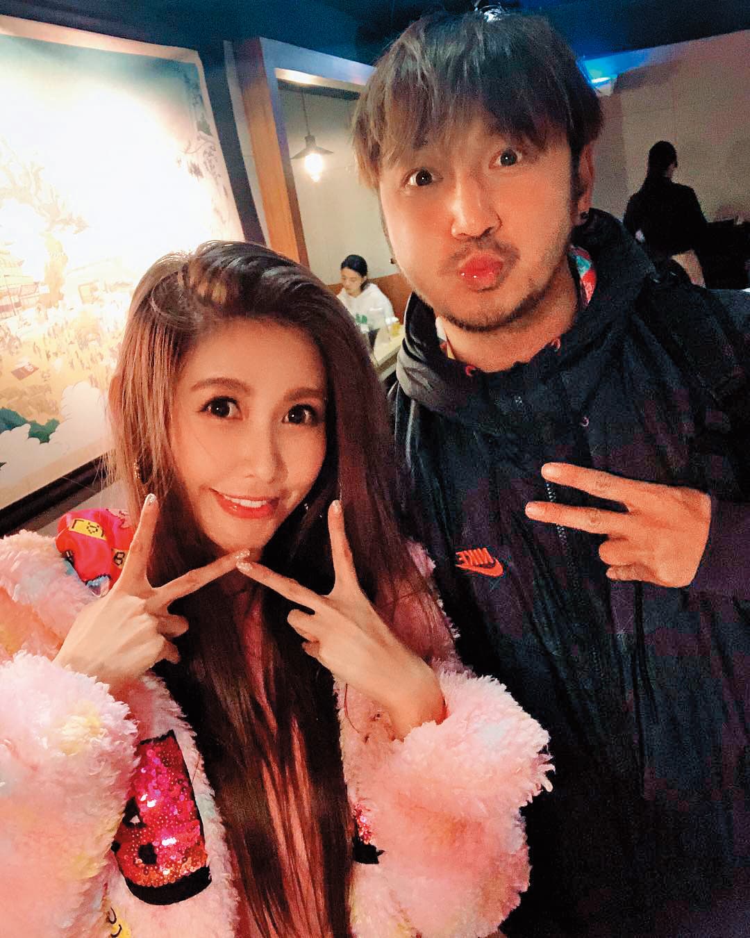 愷樂(左)與KID(右)的交情曾經頗好。KID曾被問如果沒許維恩會不會考慮和愷樂交往?他答:「會喔!」但又撇兩人太熟,不可能。(翻攝自愷樂IG)
