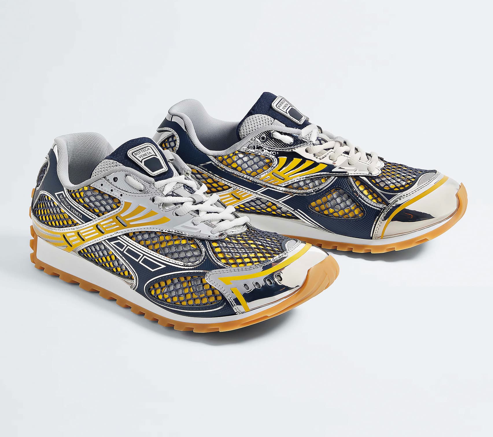 Orbit Flash復古休閒鞋。NT$35,200（BOTTEGA VENETA提供）