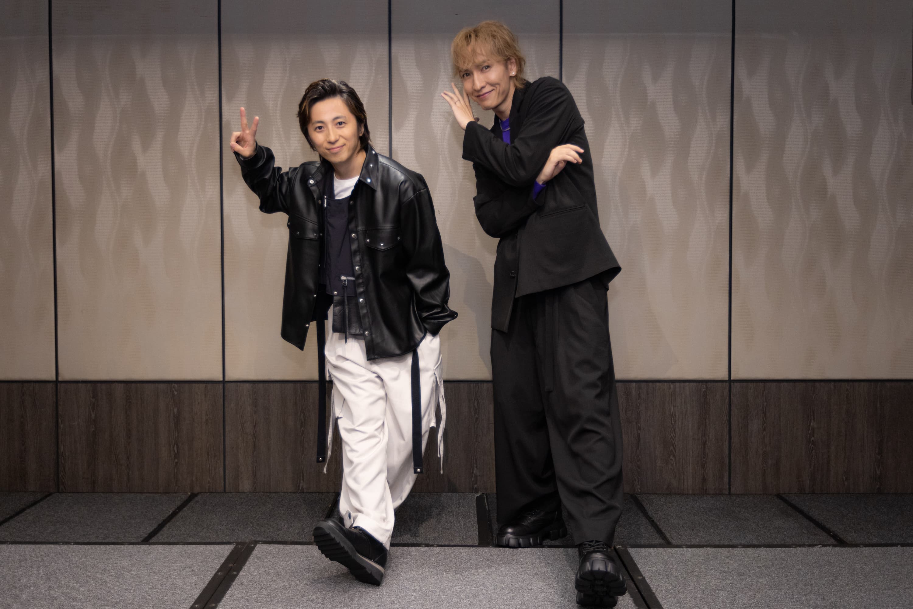 W-inds.千葉涼平(左)和橘慶太這次巡演主題「Nostalgia」是懷舊的意思,歌單也是經典專輯的歌曲。(G-MUSIC 提供)