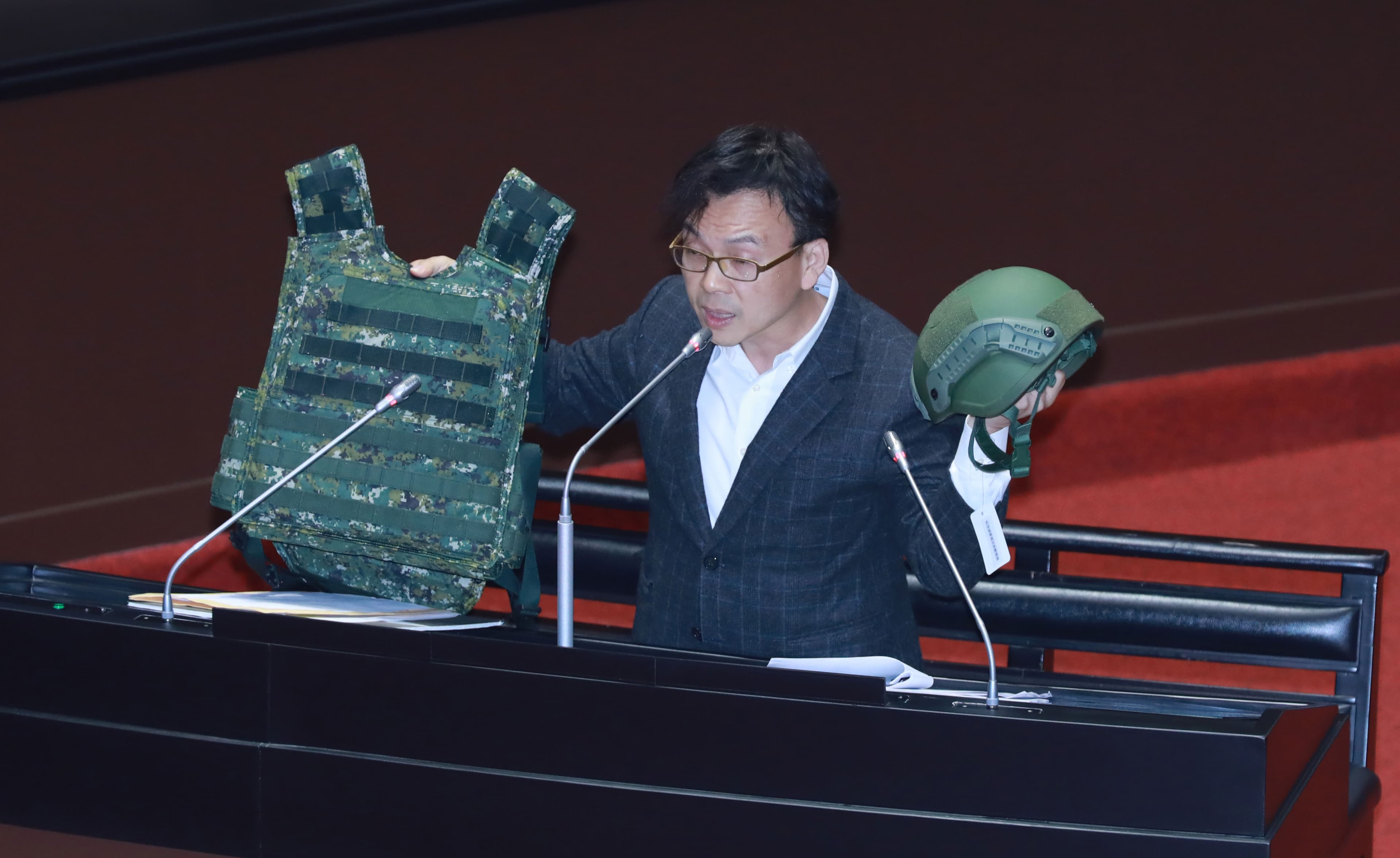立委鄭正鈐強調,會持續追蹤防彈軍品問題,國軍基層安全,不容忽視。