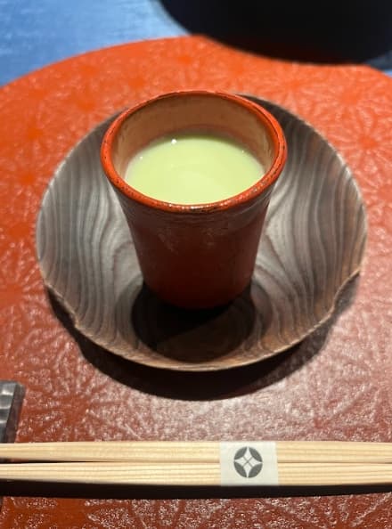 首先登場的毛豆冷湯,看似簡單樸素,卻令人回味不已。