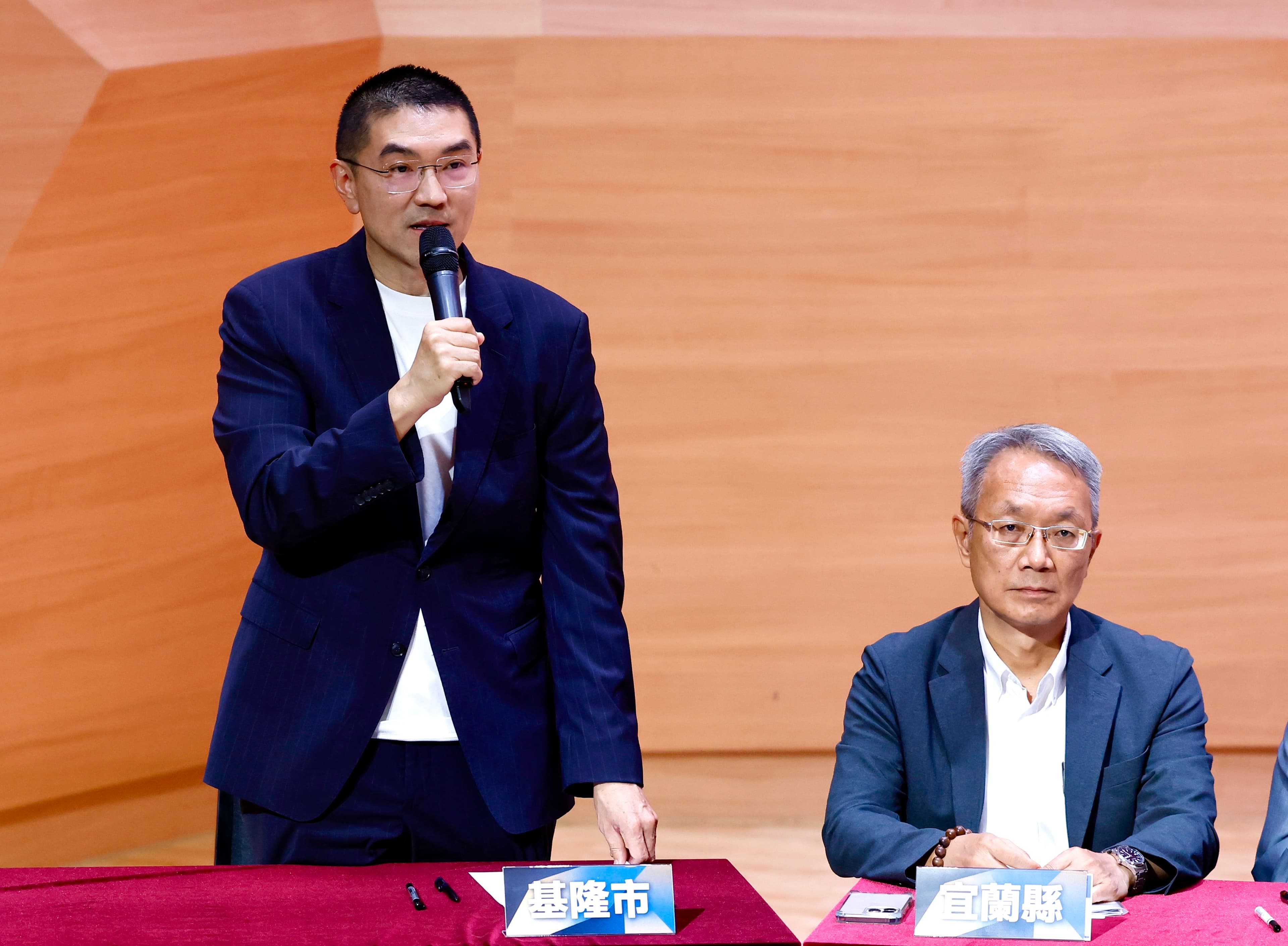 基隆市長謝國樑稱分配稅款短少無法編預算,請大家救救基隆。