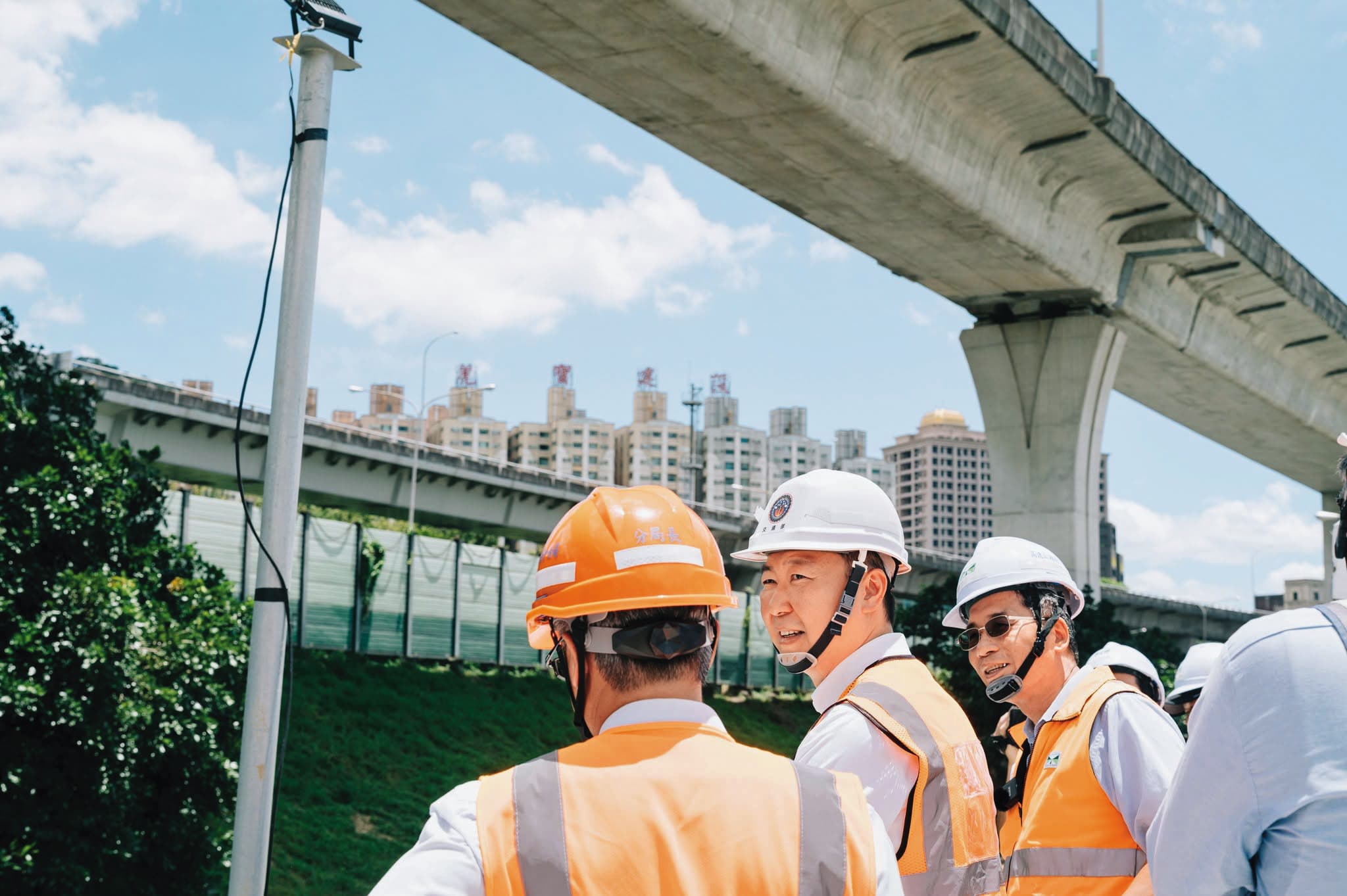 交通部持續推動國道及快速道路改善工程,改善產業聚落與都會區交通瓶頸。(翻攝陳世凱臉書)
