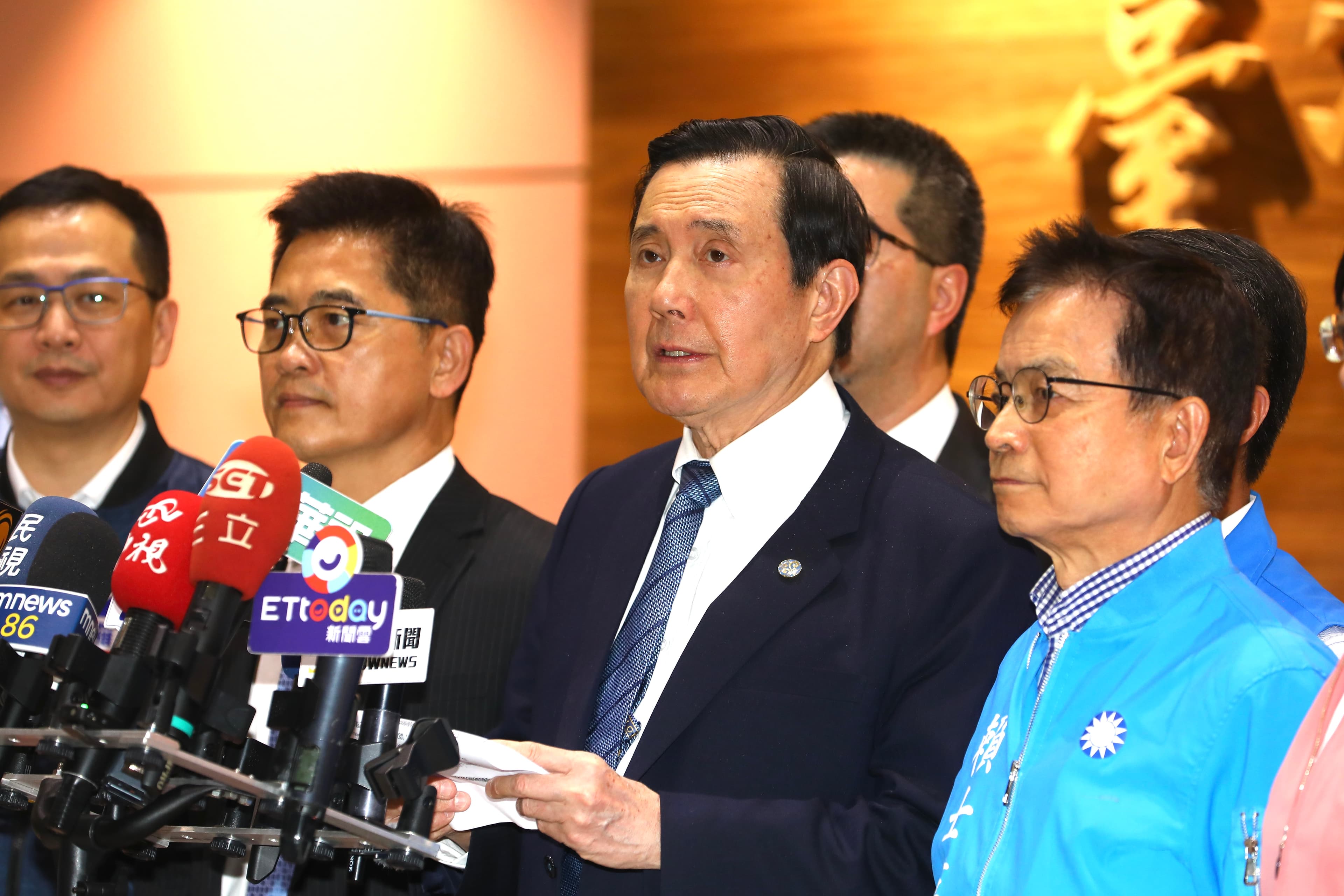 馬英九今日於機場發表談話，再次將「中華民族」說成「中華民國」。