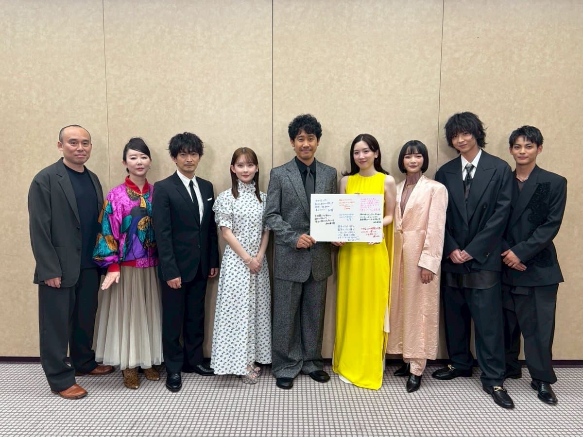 近日永野芽郁出席主演電影《塗鴉日記》的首映式,哽咽向觀眾道歉。(翻攝《塗鴉日記》官方X)