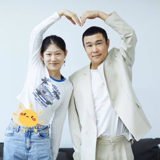 小沈陽非常疼愛女兒,將父女合照設為他微博主圖。(翻攝小沈陽微博)