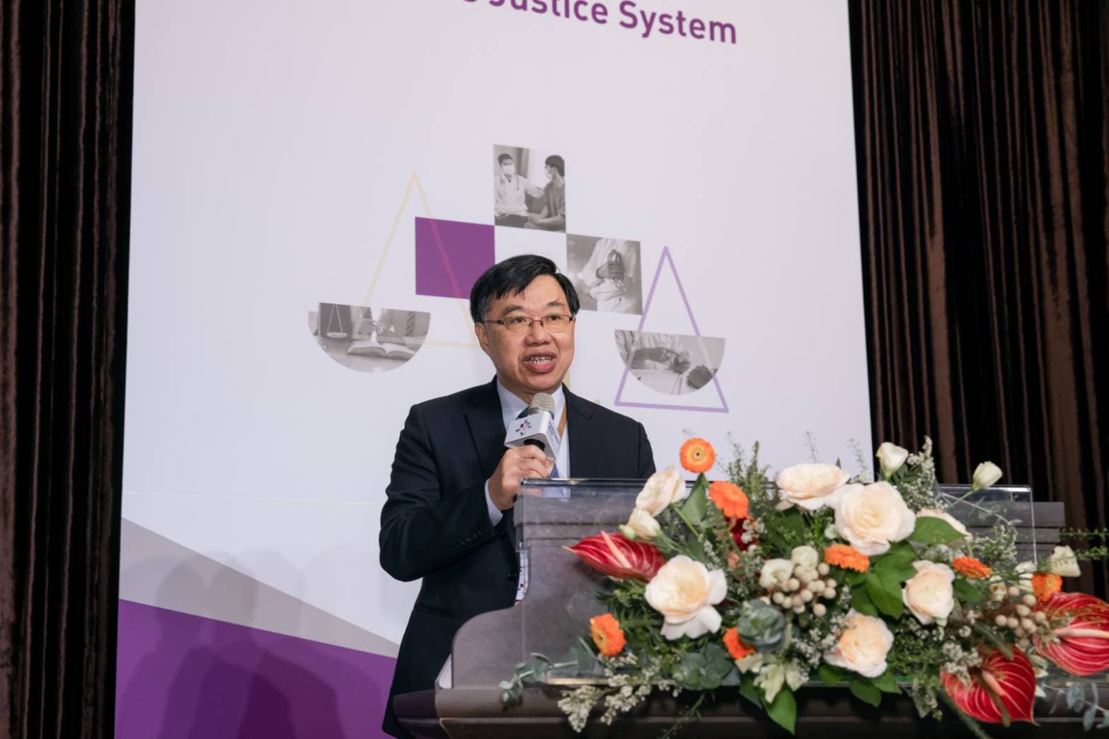 台美攜手主辦提升台灣毒品司法處遇成效國際研討會,包括法務部徐錫祥次長、中信反毒教育基金會辜仲諒董事長等人都到場與會。(讀者提供)