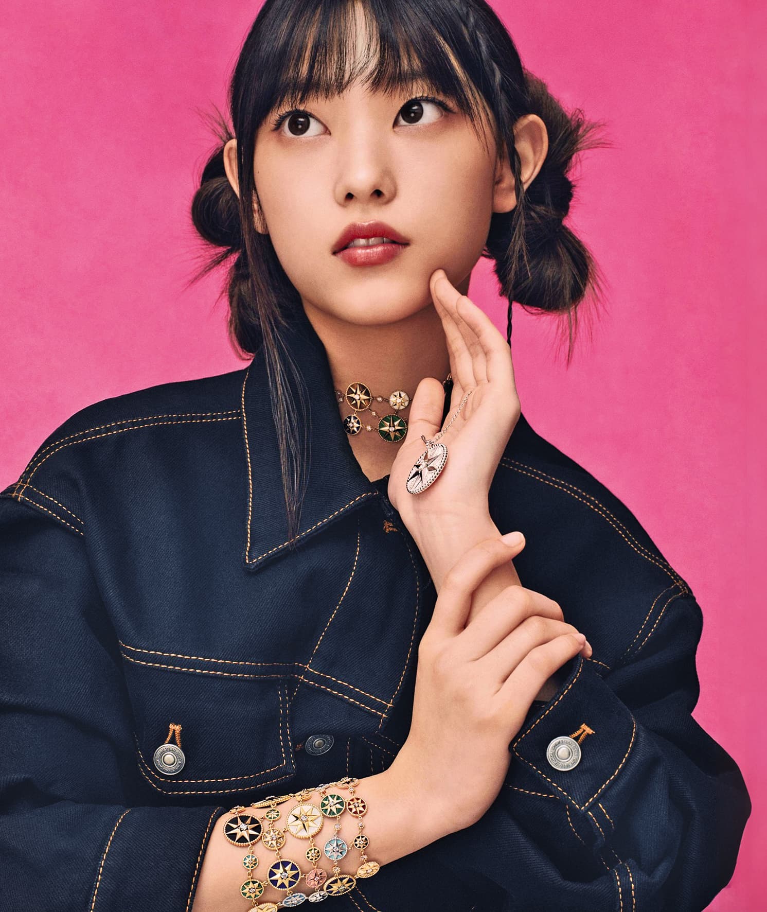 DIOR全球珠寶品牌大使、韓國女團New Jeans成員Haerin詮釋Étoile des Vents系列珠寶新作。(DIOR提供)