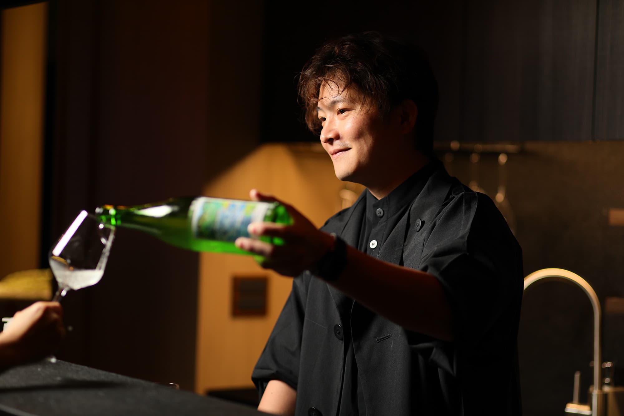 「久利酒藏」創辦人楊詩晨，樂於分享日本酒知識。