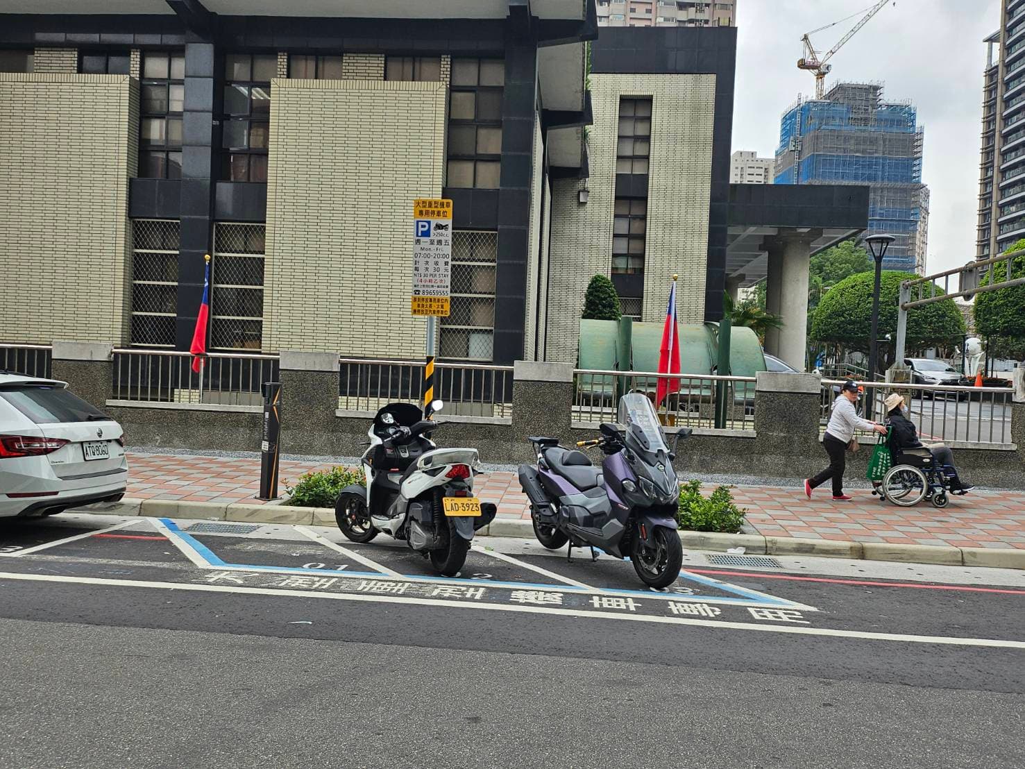 板橋區文化路大型重機專用停車格。（新北交通局提供）
