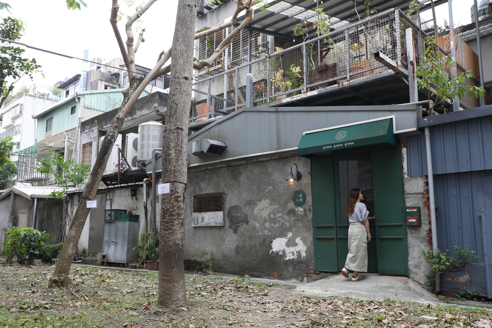 綠咖生活概念店入口處在屋子後方,相當隱密。