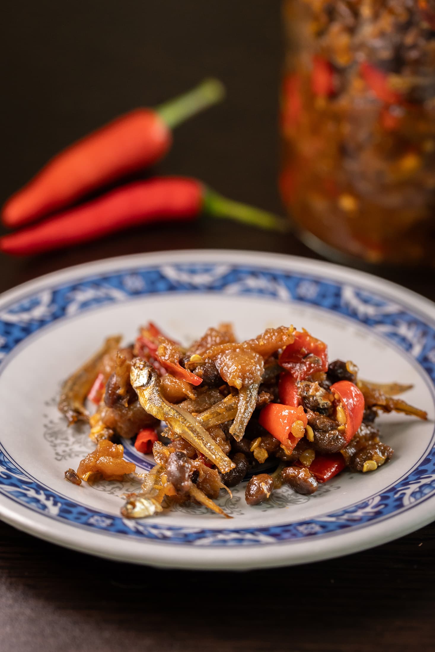 小貞特製的「小魚乾菜脯辣椒」,可供客人買回家,隨時品嘗好味道。(230元/罐)