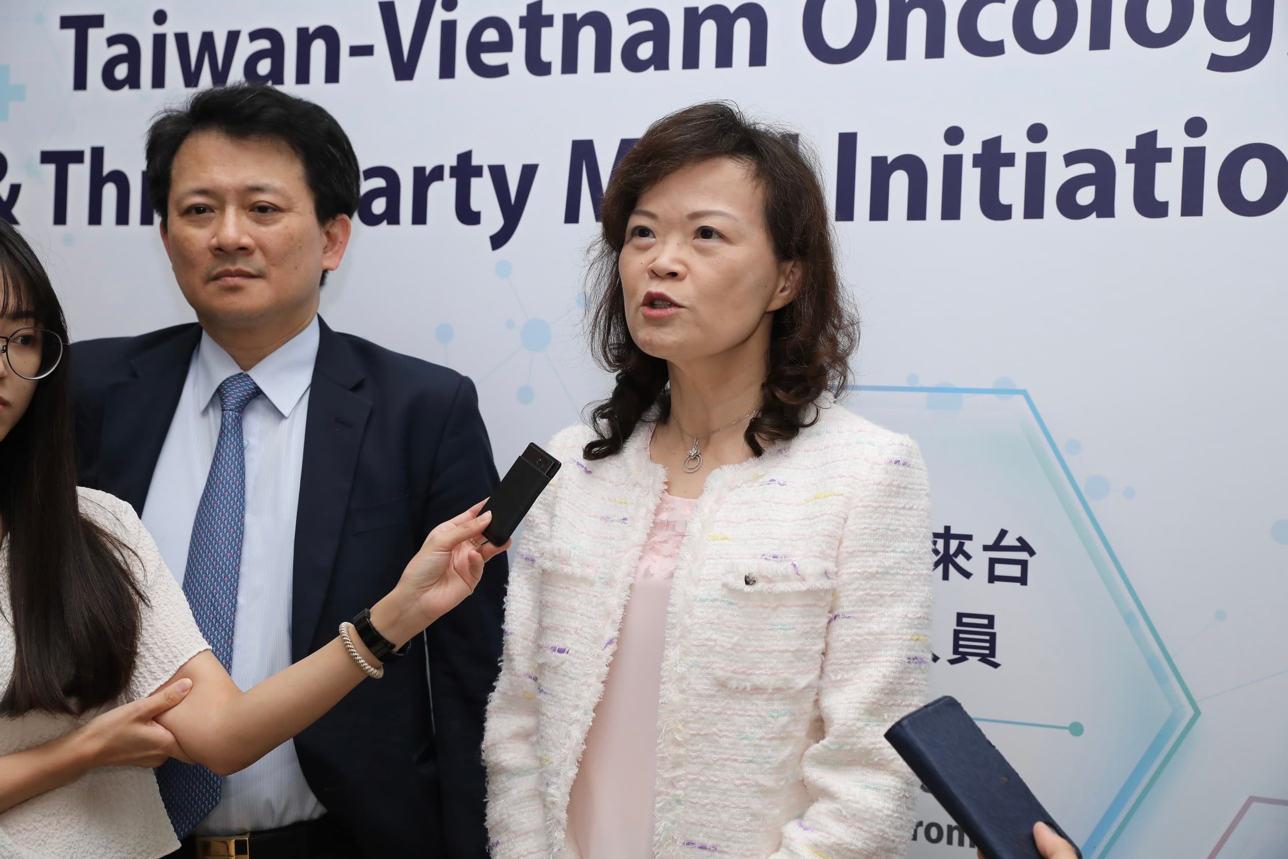 台灣東洋總經理侯靜蘭表示，三方合作將藉此展現並傳承台灣在癌症精準治療領域的經驗與心得，相信能嘉惠更多越南病患。
