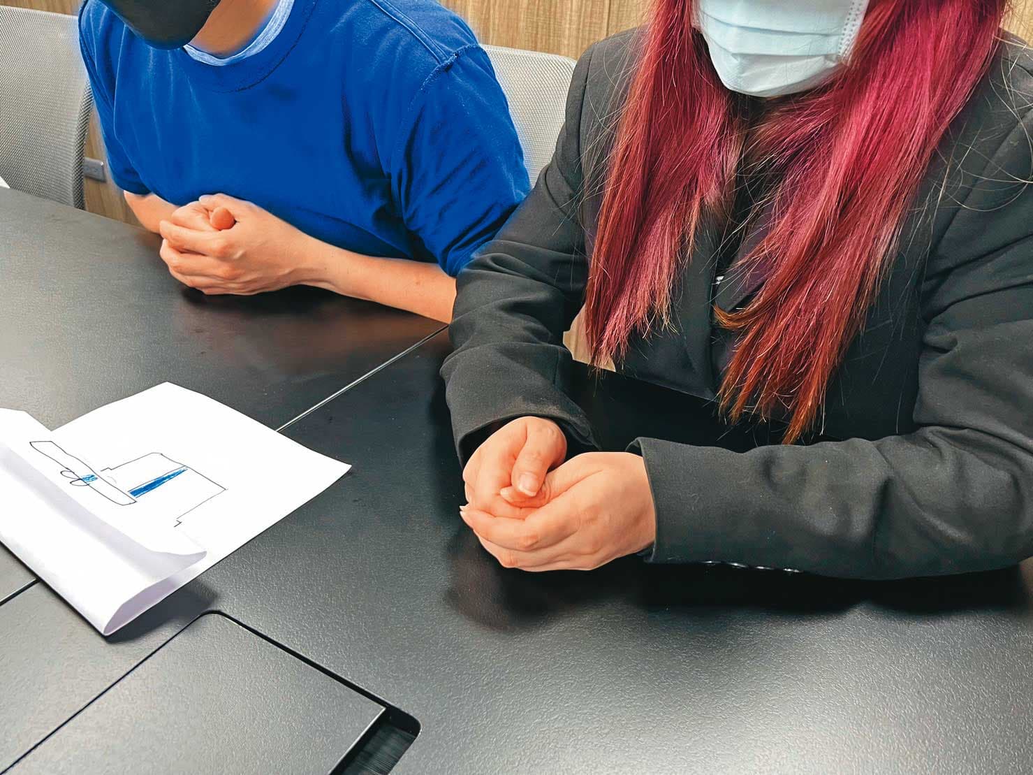 小果父母曾接受本刊專訪,十分自責把女兒送到有狼師的幼兒園。圖經變裝處理。(顏凡裴攝)