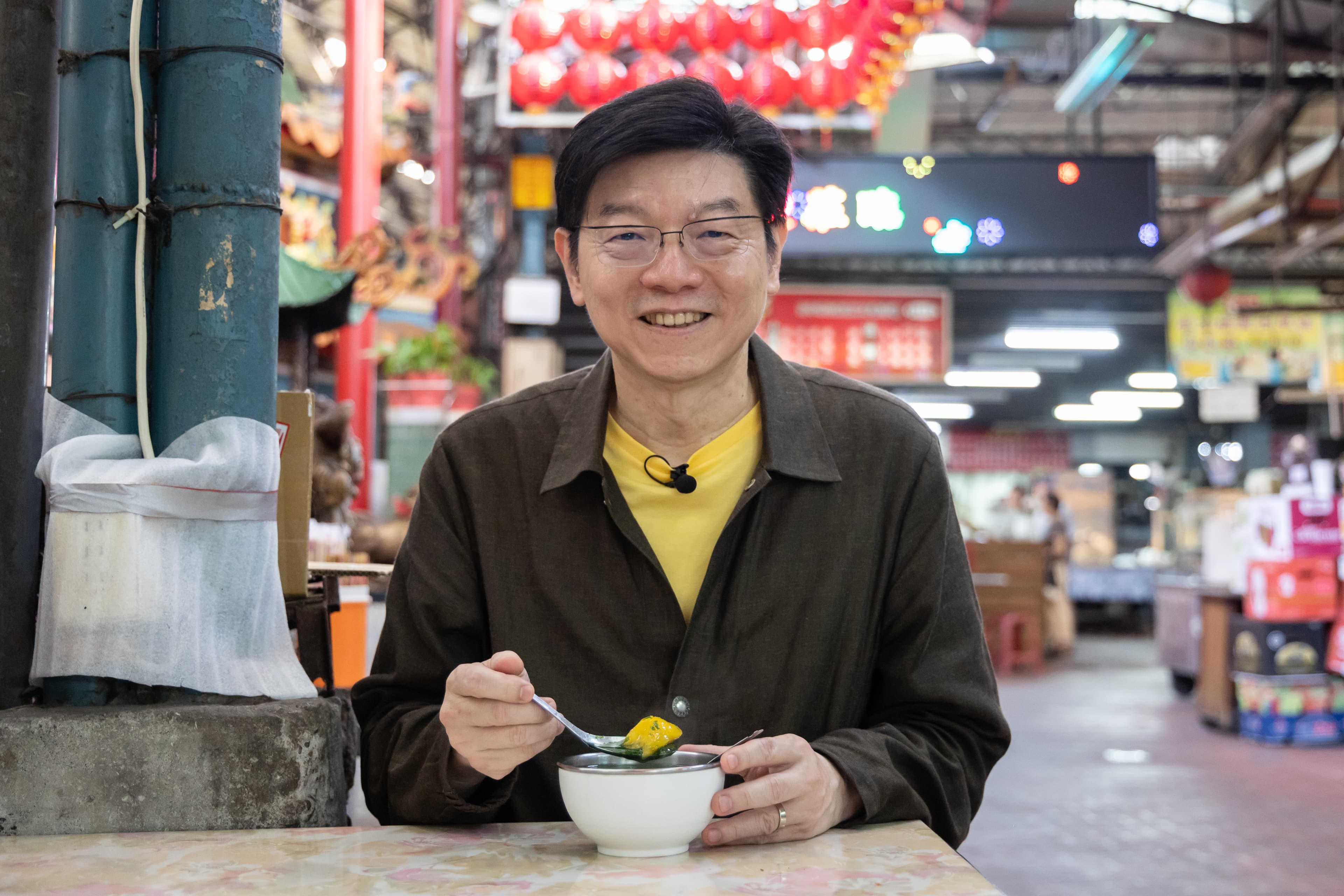 已出版兩本《裴社長廚房手記》的裴偉,現在正走遍全台,籌備以小吃為主題的第3本美食書。