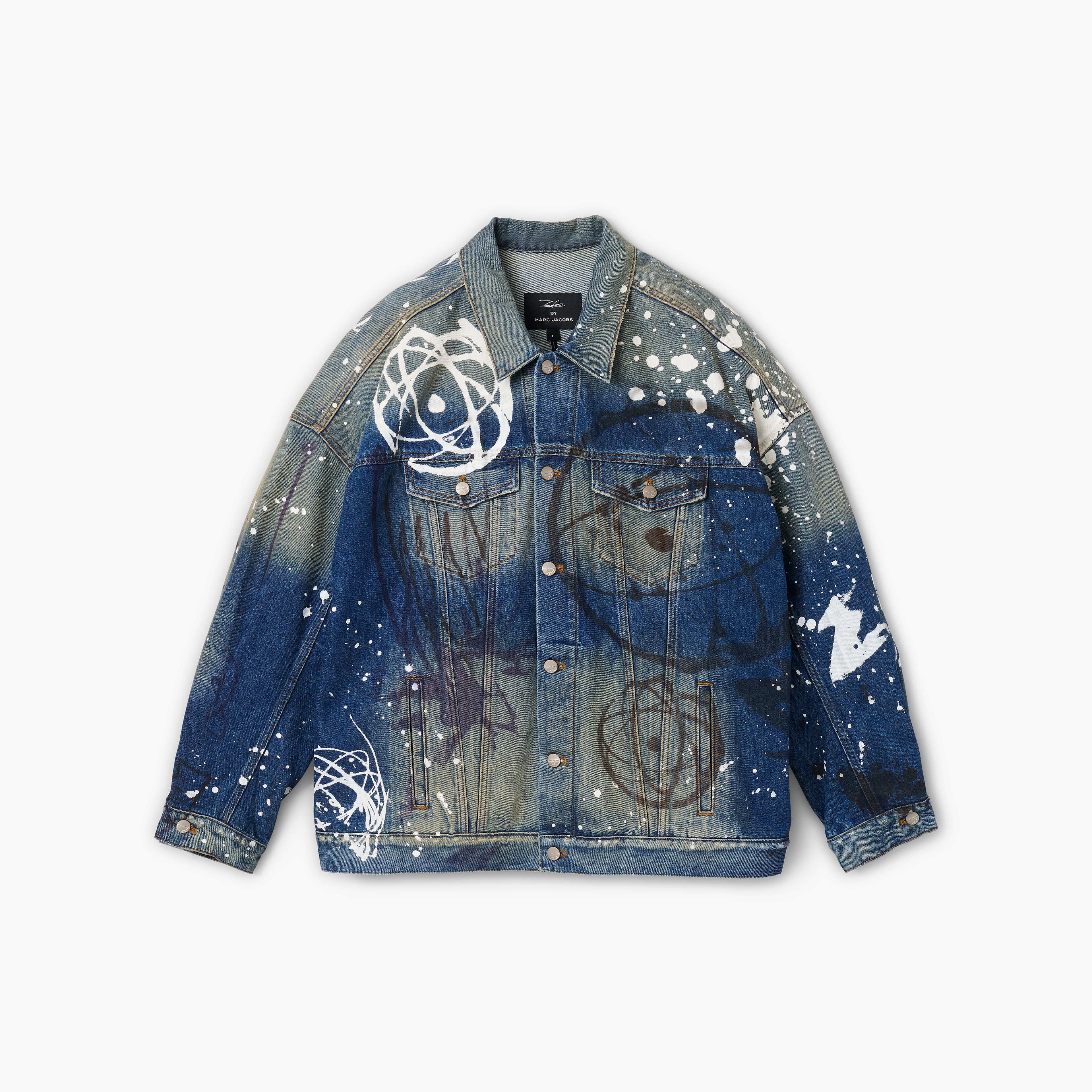 MARC JACOBS X FUTURA聯名系列插畫丹寧夾克。NT$26,200(美之心提供)