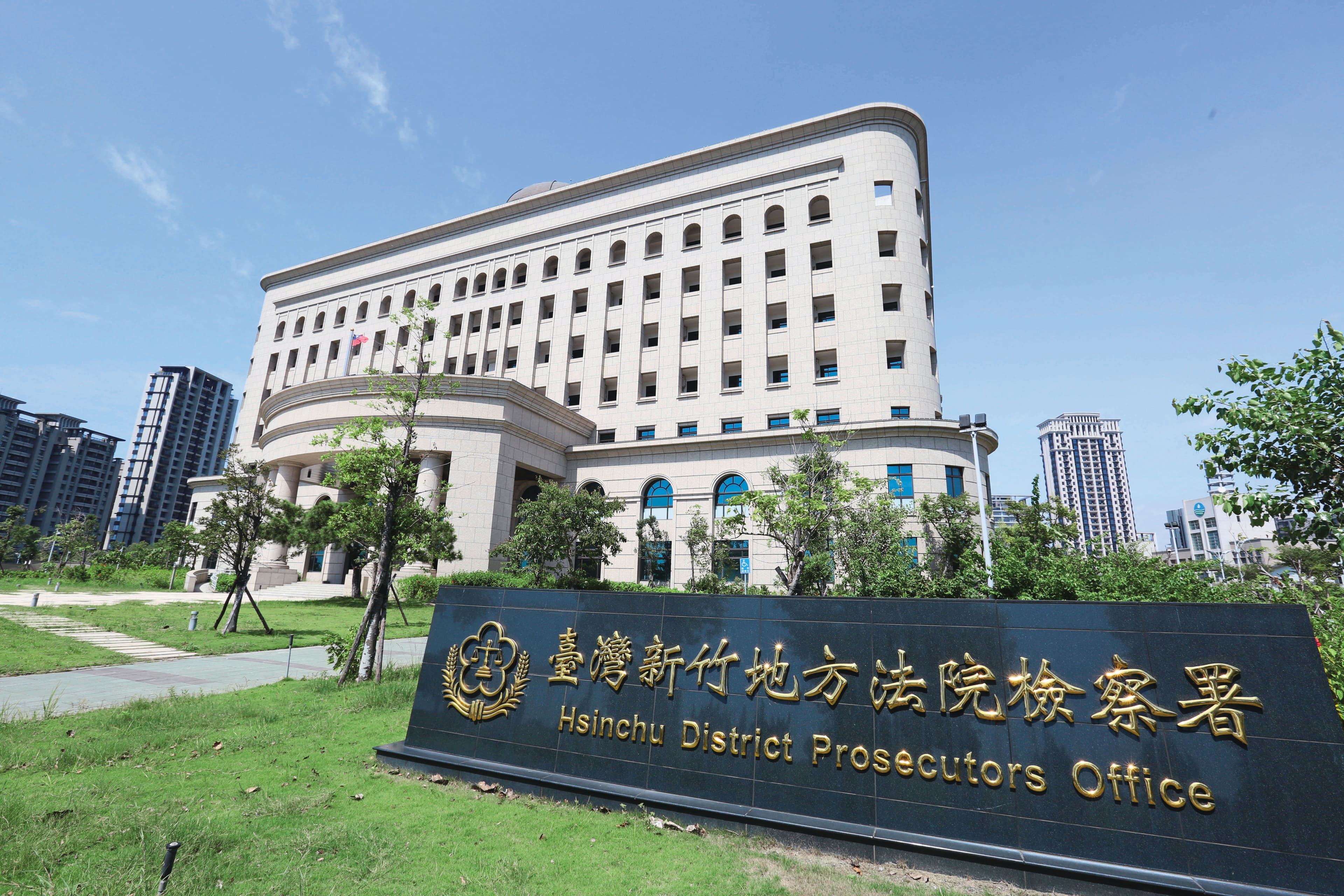 許男與李女雙方目前纏訟官司數十件,2人已成為新竹地檢及法院內眾所皆知的人物。