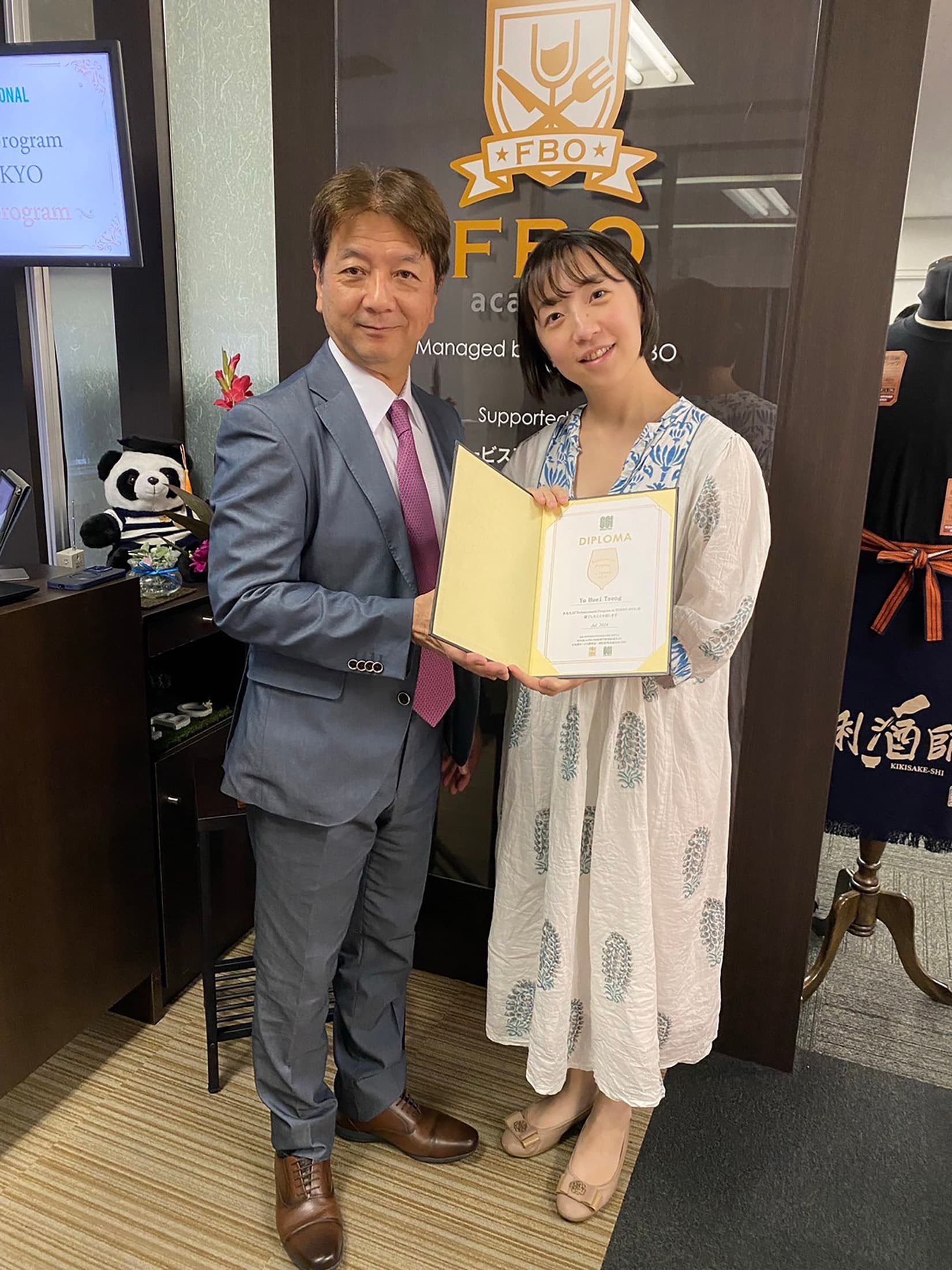 曾雅慧在取得酒匠資格後,持續精進專業知識,參加東京SSI總部舉辦的進修課程。(曾雅慧提供)