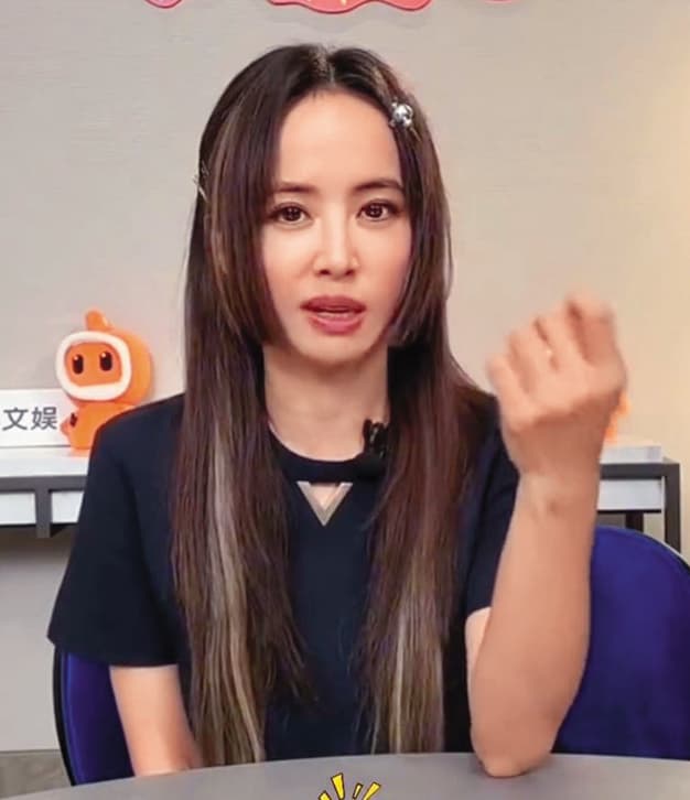 蔡依林直播時濾鏡太強大,意外撞臉「美版狄鶯」真是謝囉。(一次得罪兩人)(翻攝自微博)